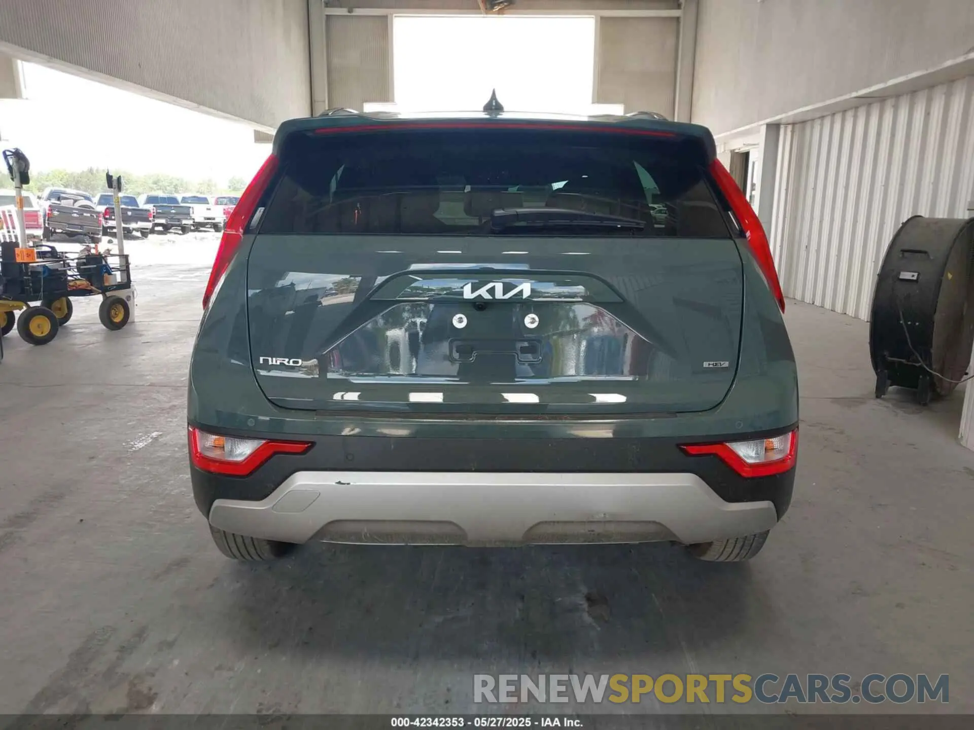 17 fotografías del automóvil dañado KNDCR3LE4S5235793 KIA NIRO 2025