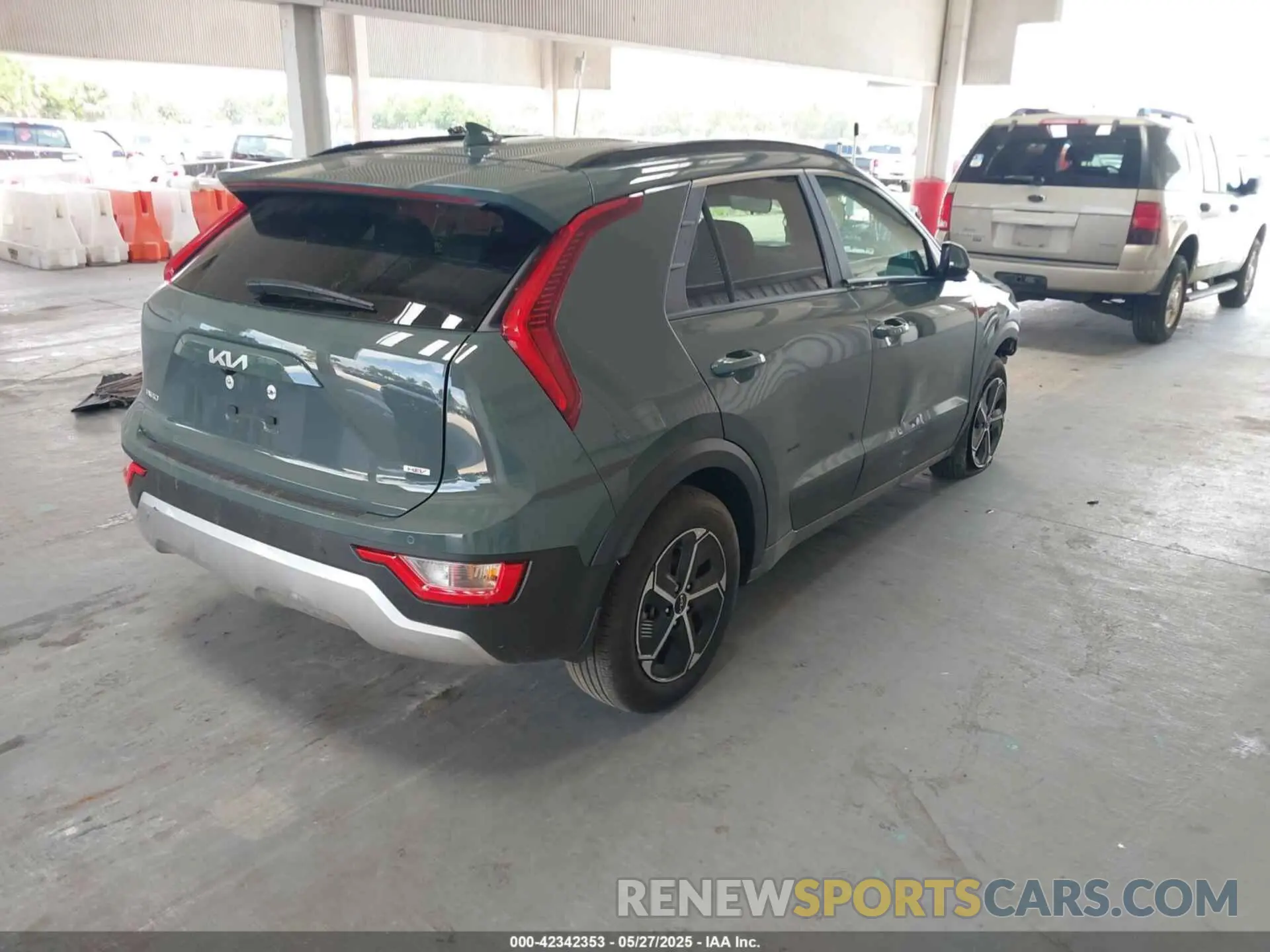 4 fotografías del automóvil dañado KNDCR3LE4S5235793 KIA NIRO 2025