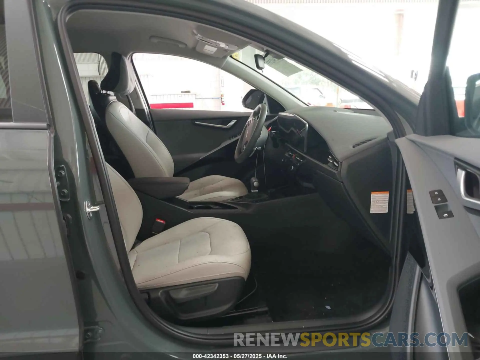 5 fotografías del automóvil dañado KNDCR3LE4S5235793 KIA NIRO 2025