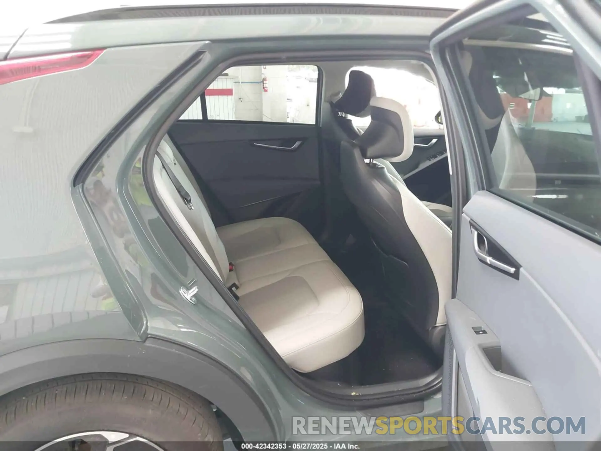 8 fotografías del automóvil dañado KNDCR3LE4S5235793 KIA NIRO 2025