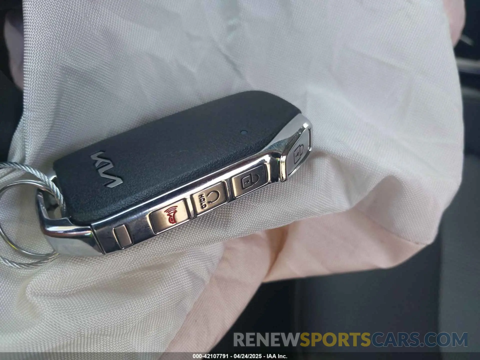 11 fotografías del automóvil dañado KNDCR3LE7S5234184 KIA NIRO 2025