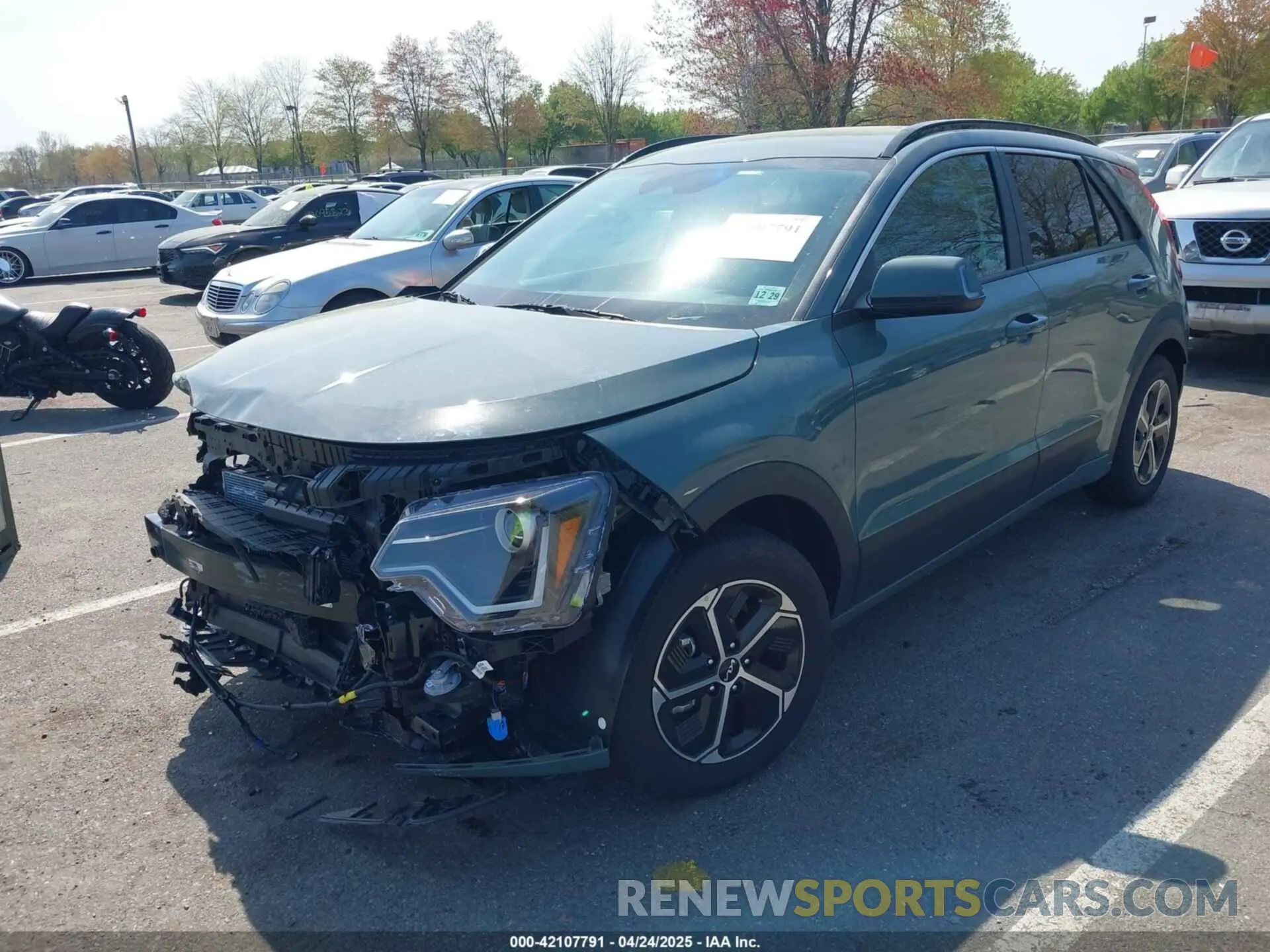 2 fotografías del automóvil dañado KNDCR3LE7S5234184 KIA NIRO 2025