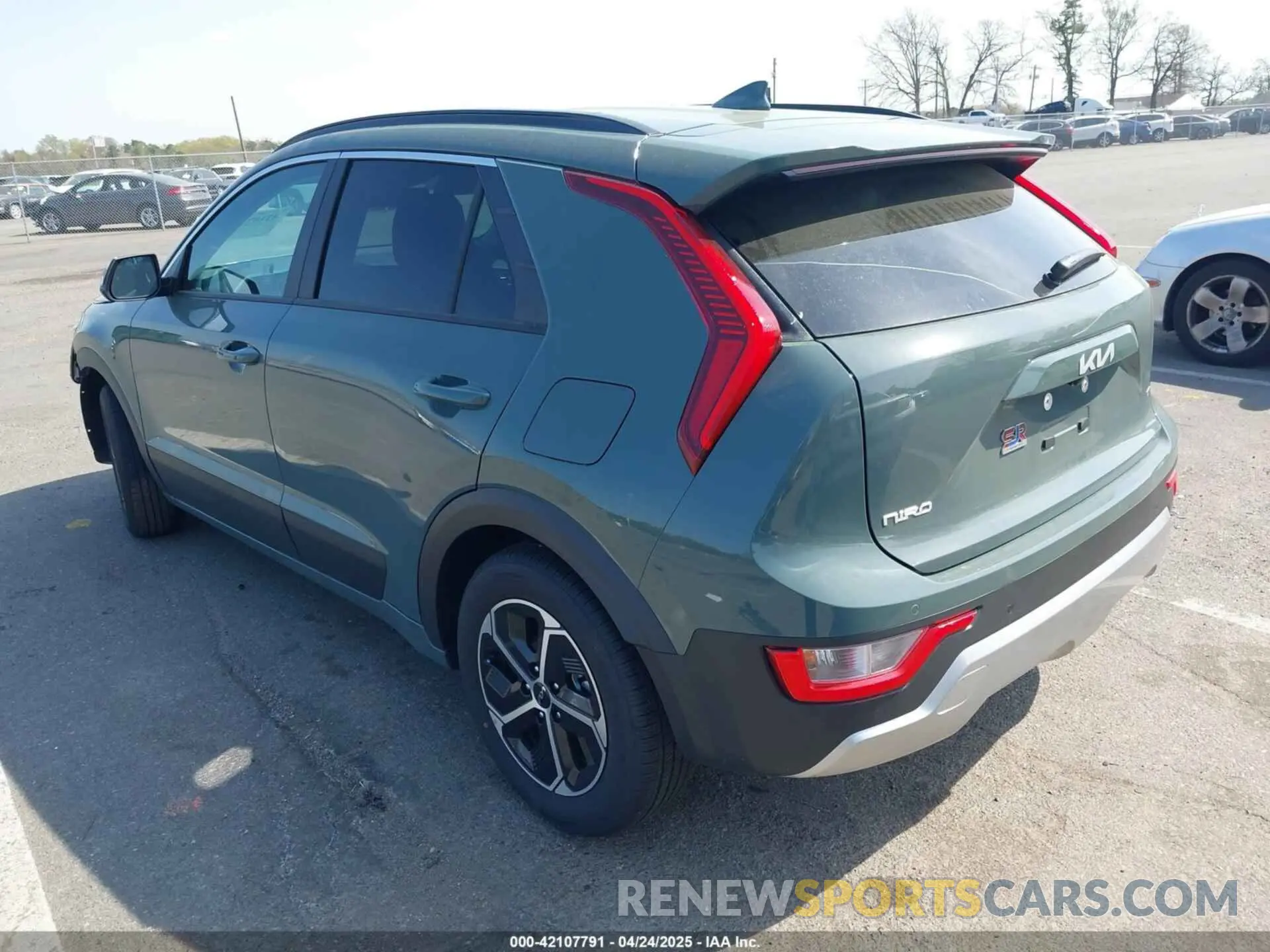 3 fotografías del automóvil dañado KNDCR3LE7S5234184 KIA NIRO 2025