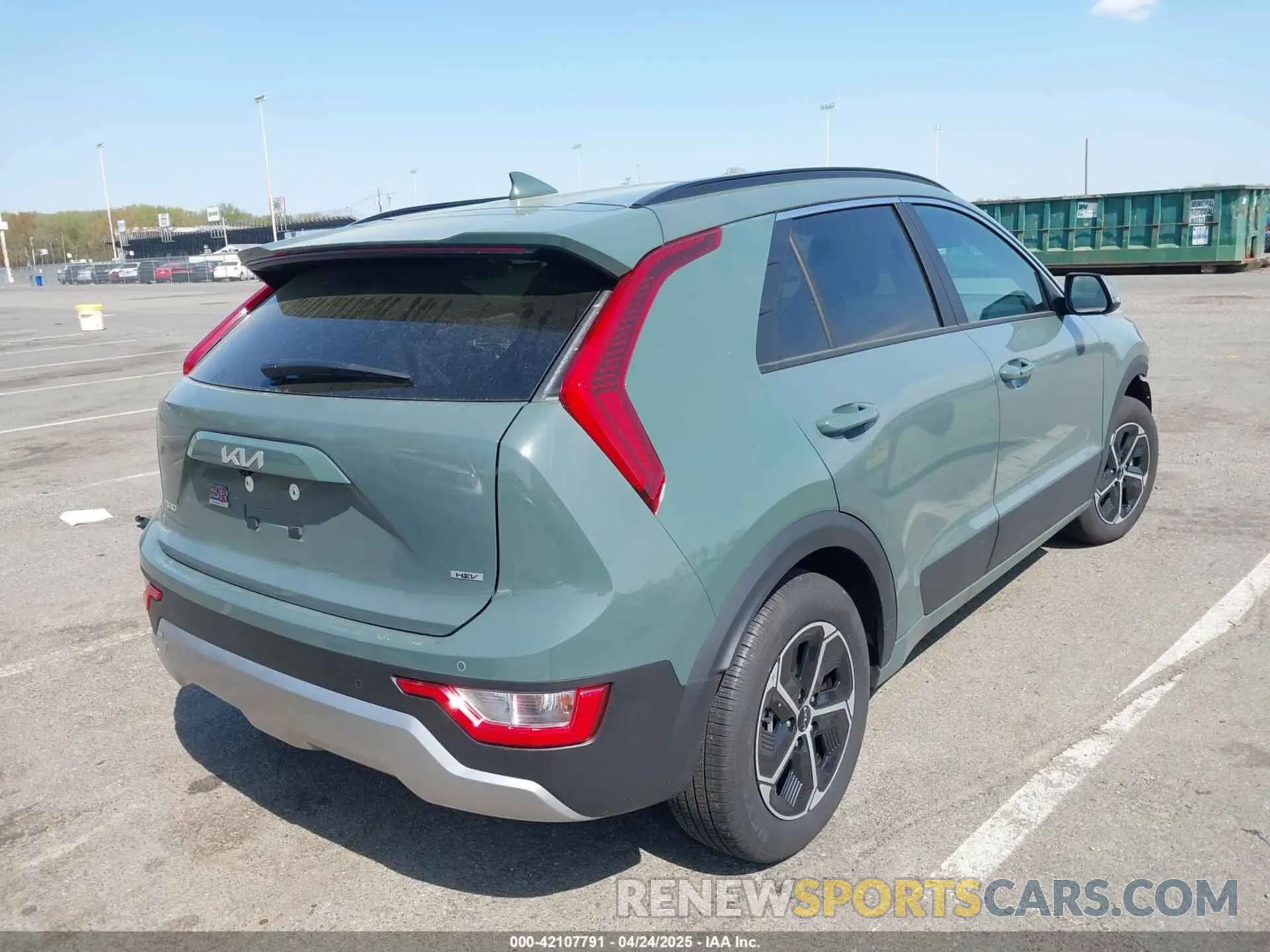 4 fotografías del automóvil dañado KNDCR3LE7S5234184 KIA NIRO 2025