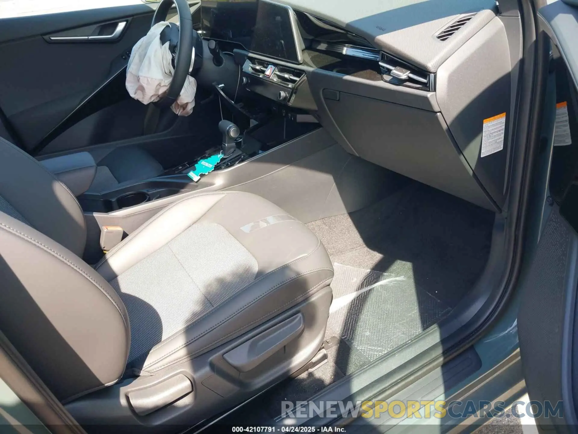 5 fotografías del automóvil dañado KNDCR3LE7S5234184 KIA NIRO 2025