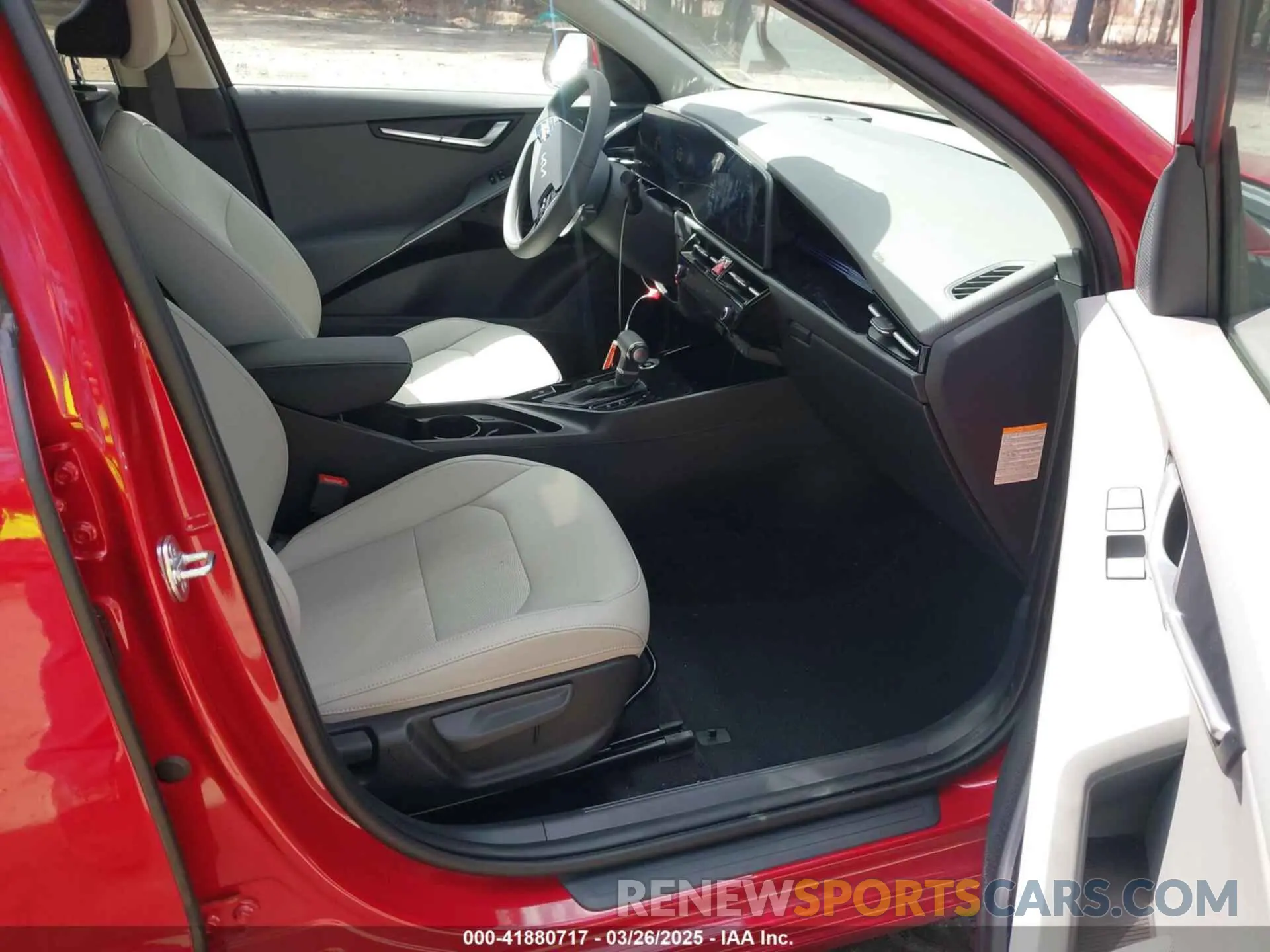 5 fotografías del automóvil dañado KNDCR3LE8S5234310 KIA NIRO 2025