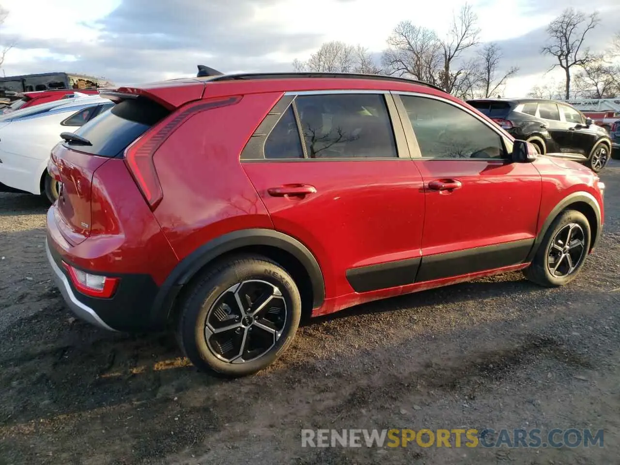 3 fotografías del automóvil dañado KNDCR3LEXS5213779 KIA NIRO 2025
