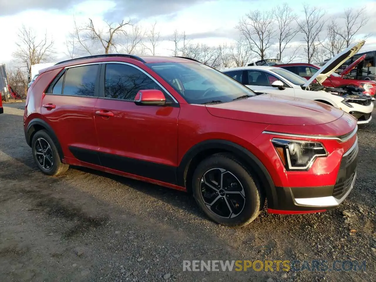 4 fotografías del automóvil dañado KNDCR3LEXS5213779 KIA NIRO 2025