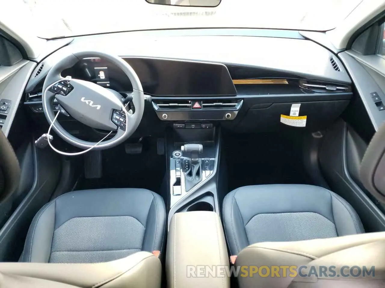 8 fotografías del automóvil dañado KNDCR3LEXS5213779 KIA NIRO 2025
