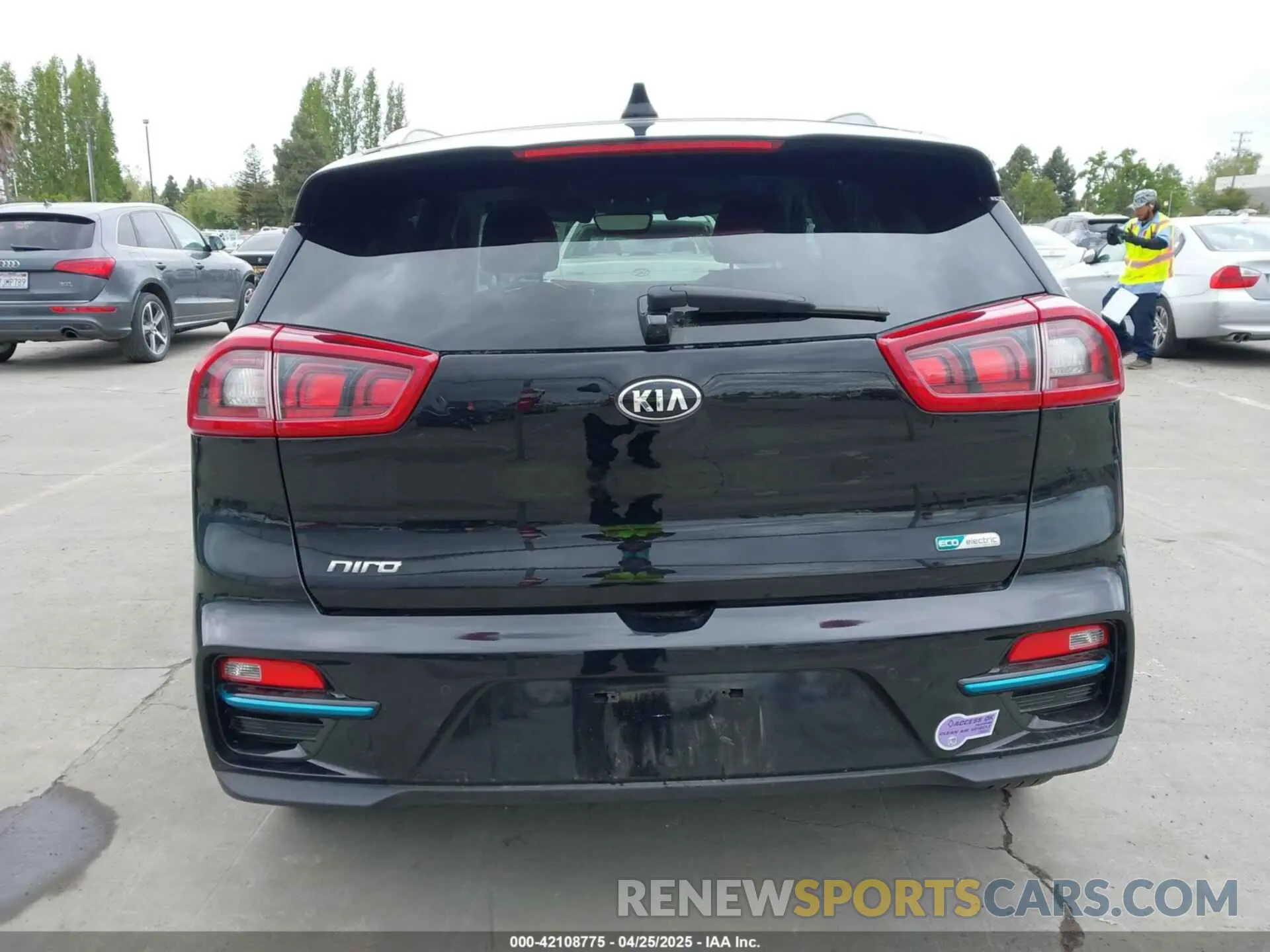 16 fotografías del automóvil dañado KNDCE3LG9K5009990 KIA NIRO EV 2019