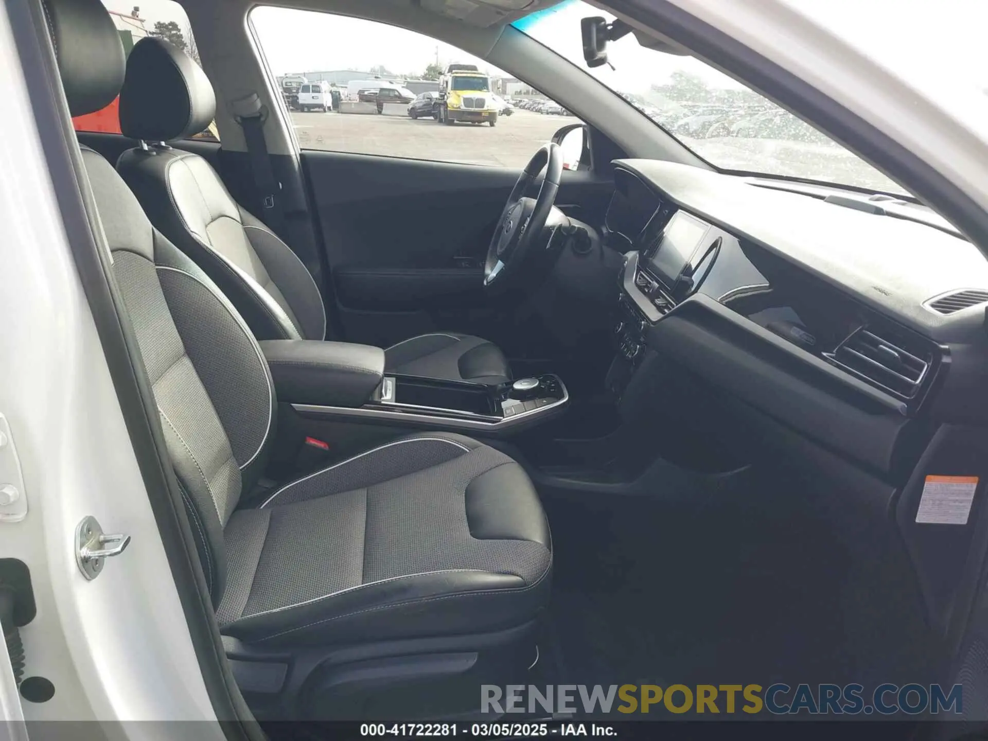 5 fotografías del automóvil dañado KNDCC3LG9L5055729 KIA NIRO EV 2020