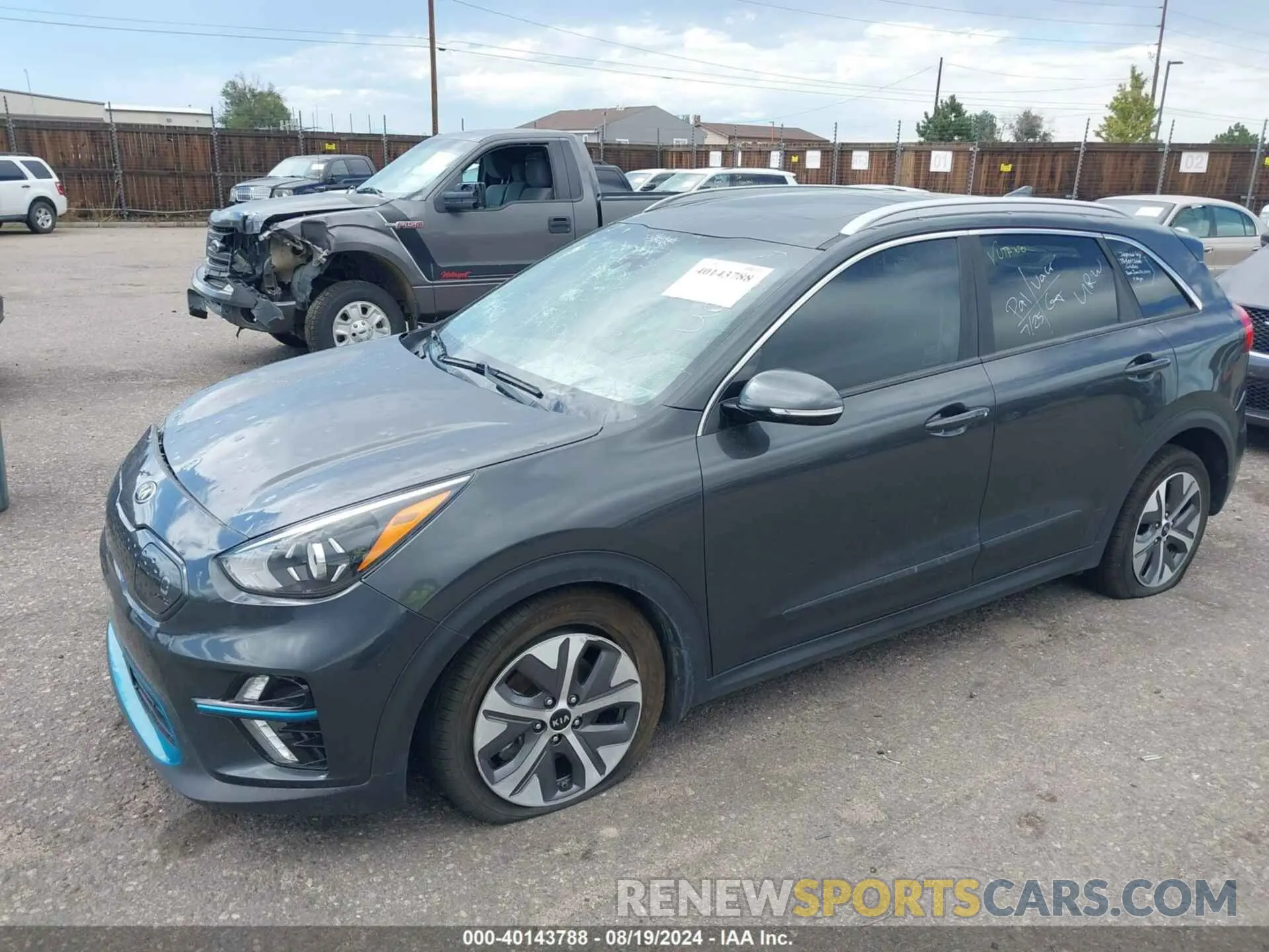 2 fotografías del automóvil dañado KNDCE3LG9L5071276 KIA NIRO EV 2020