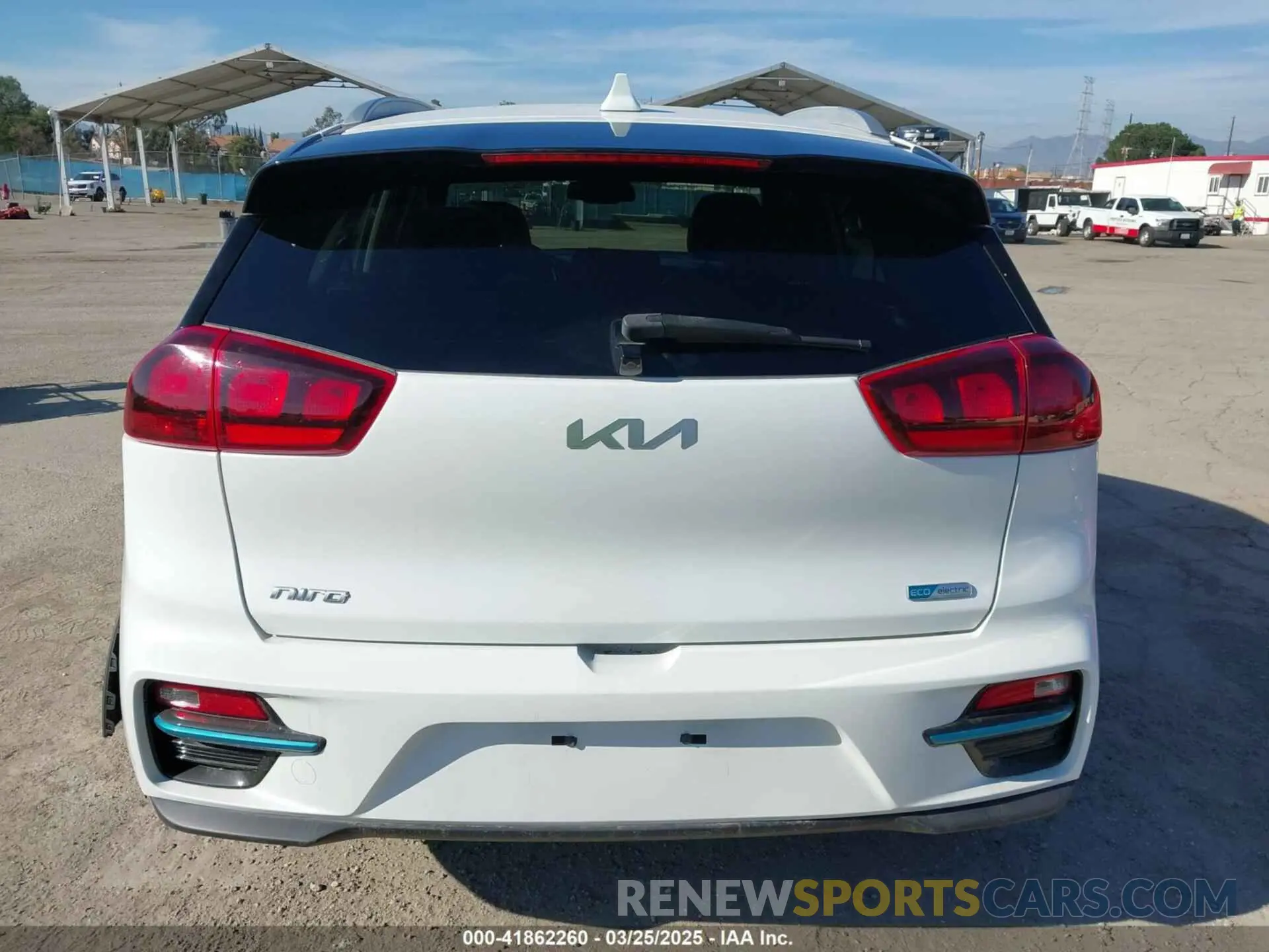 16 fotografías del automóvil dañado KNDCC3LG1N5160736 KIA NIRO EV 2022