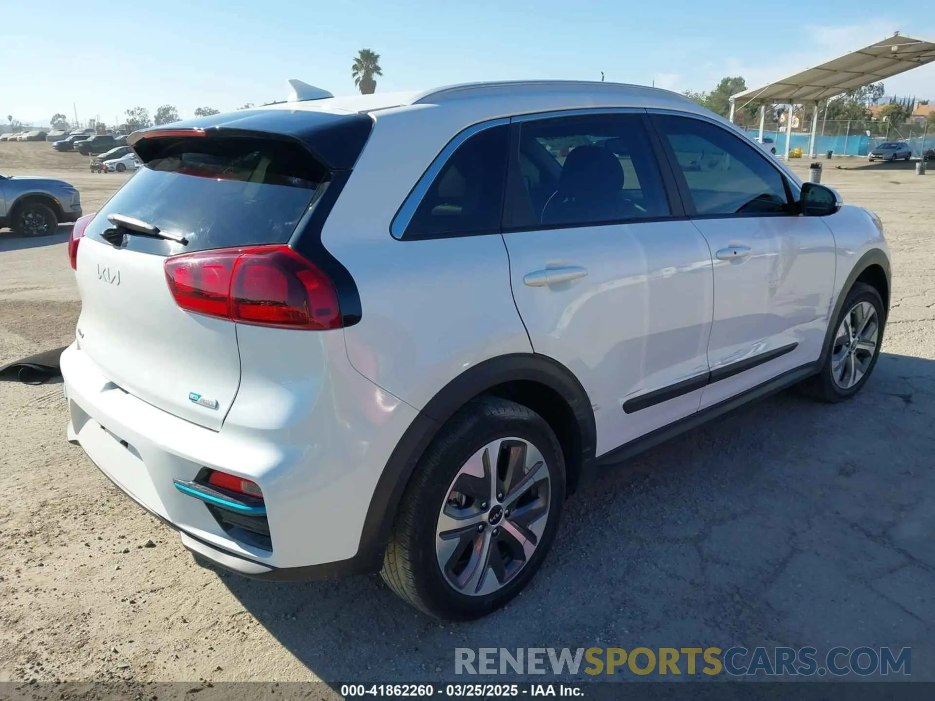 4 fotografías del automóvil dañado KNDCC3LG1N5160736 KIA NIRO EV 2022