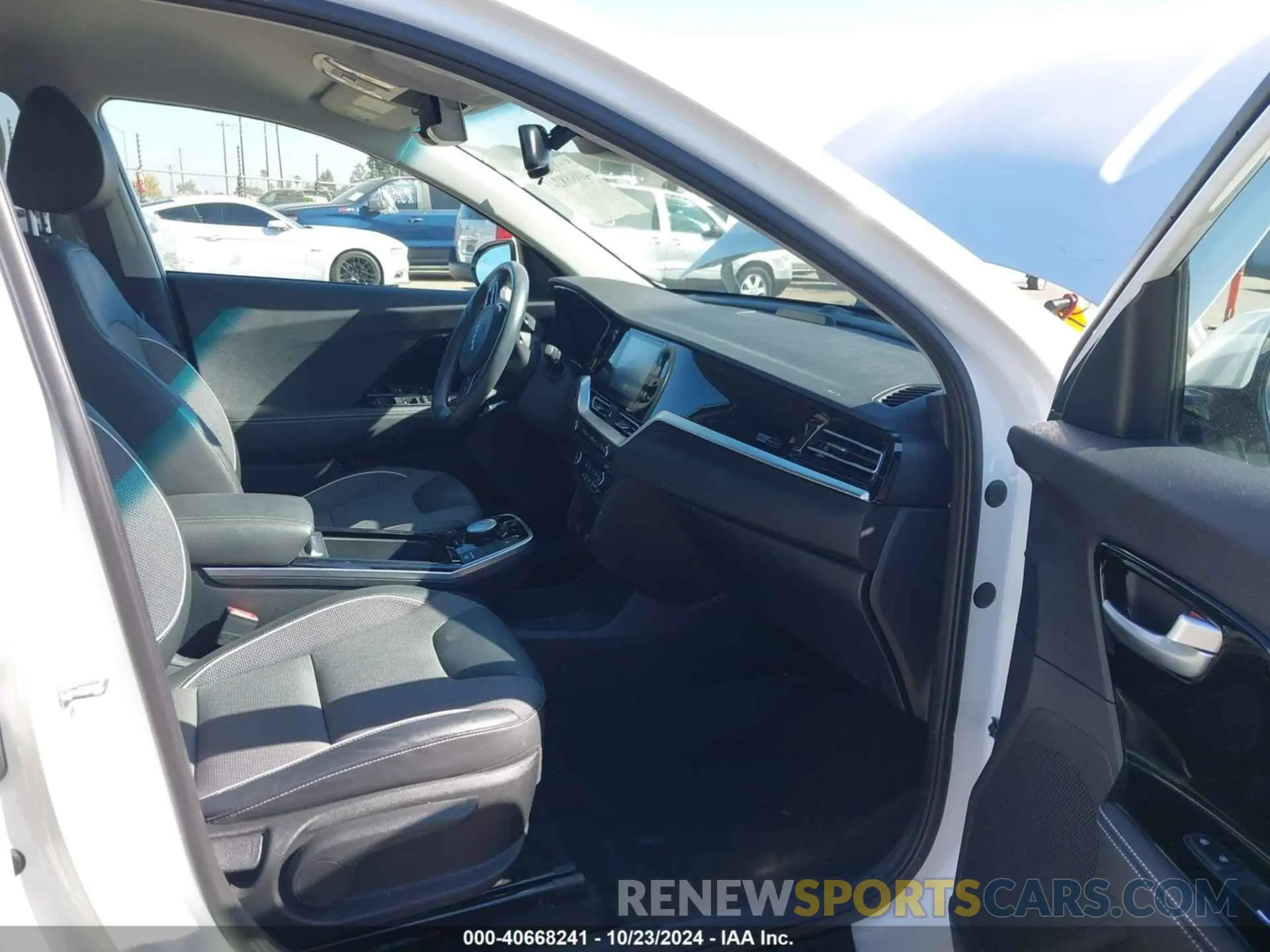 5 fotografías del automóvil dañado KNDCC3LG8N5160250 KIA NIRO EV 2022