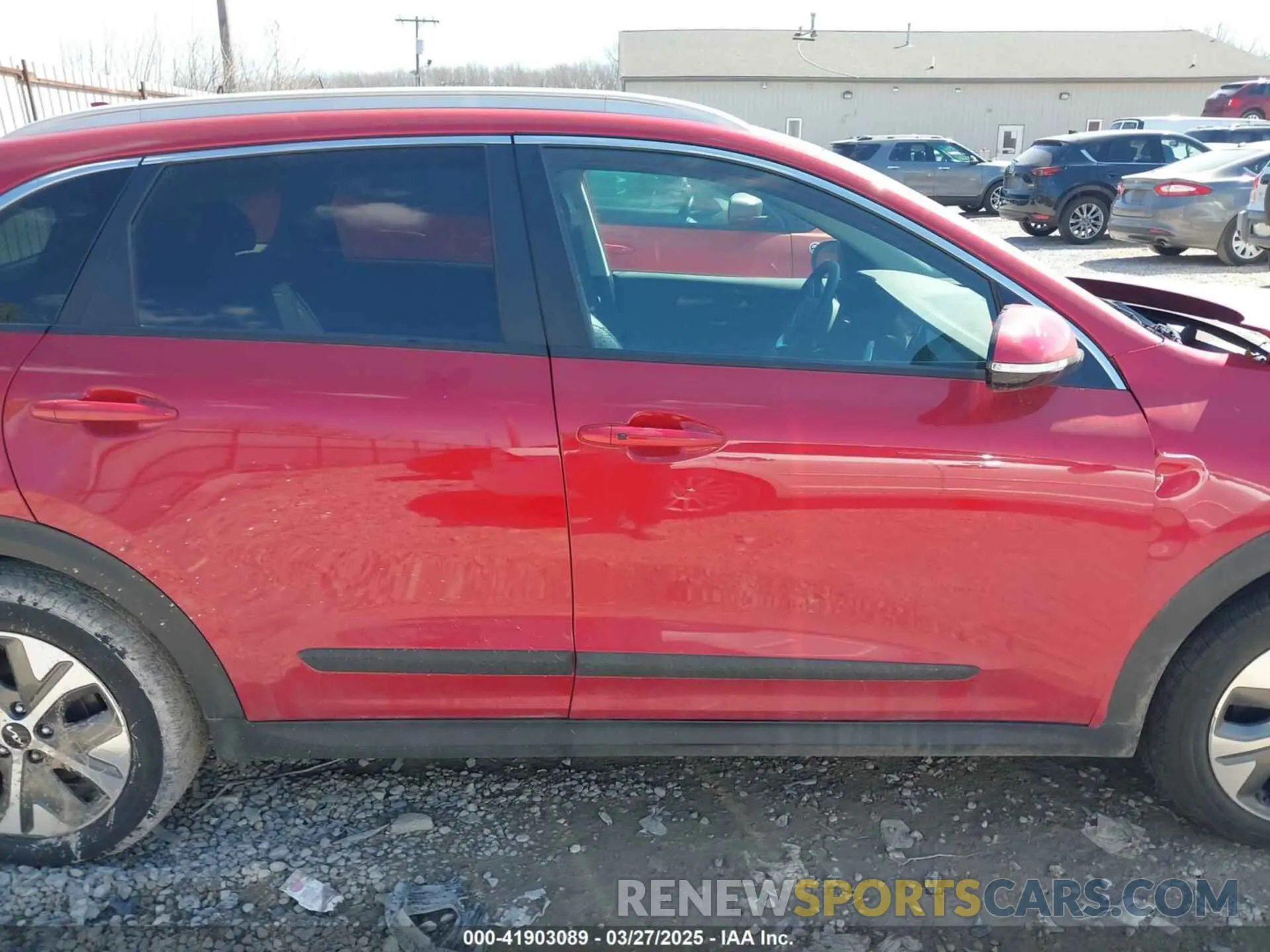 13 fotografías del automóvil dañado KNDCE3LG5N5146588 KIA NIRO EV 2022