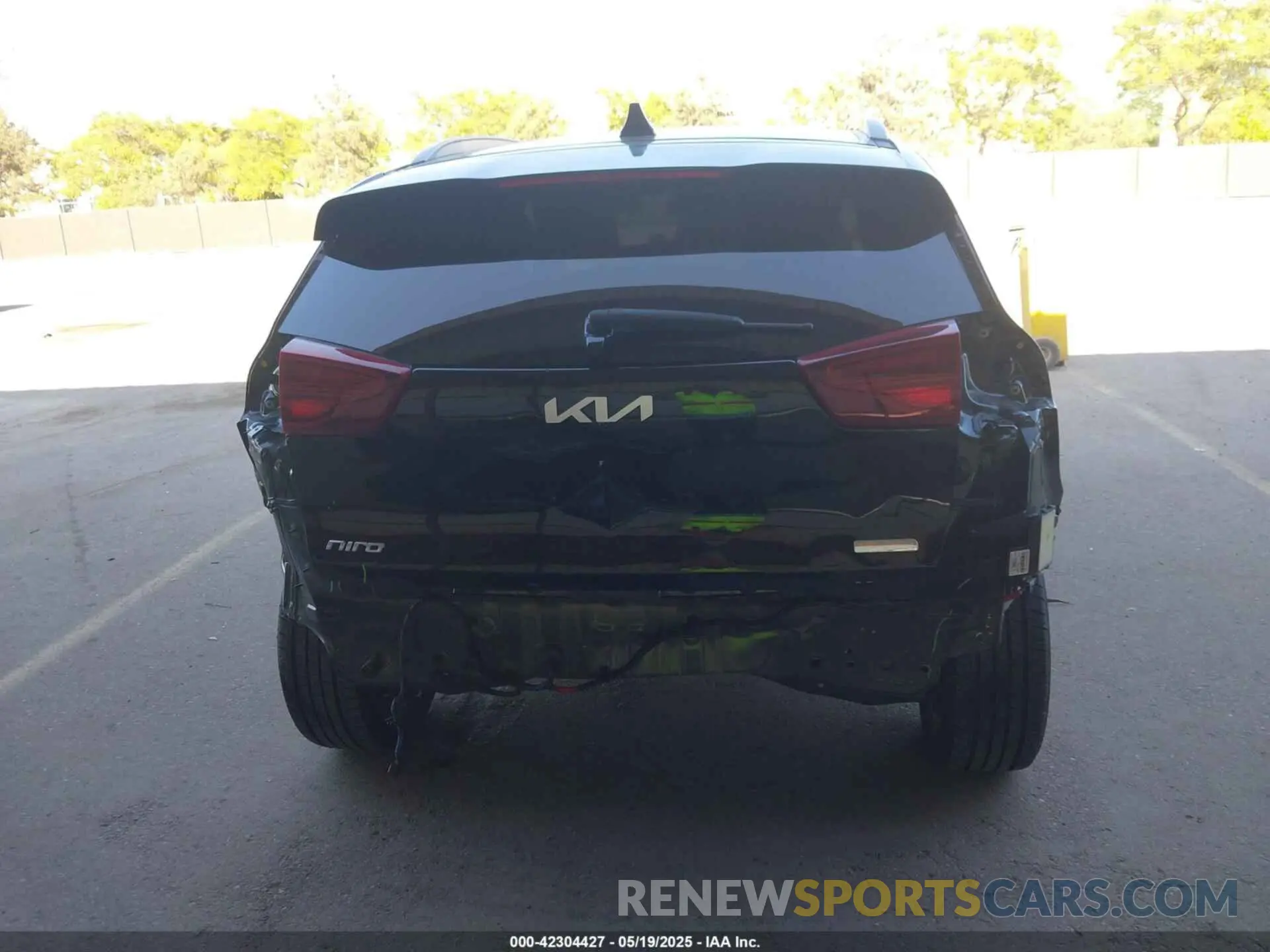 17 fotografías del automóvil dañado KNDCE3LG8N5134984 KIA NIRO EV 2022
