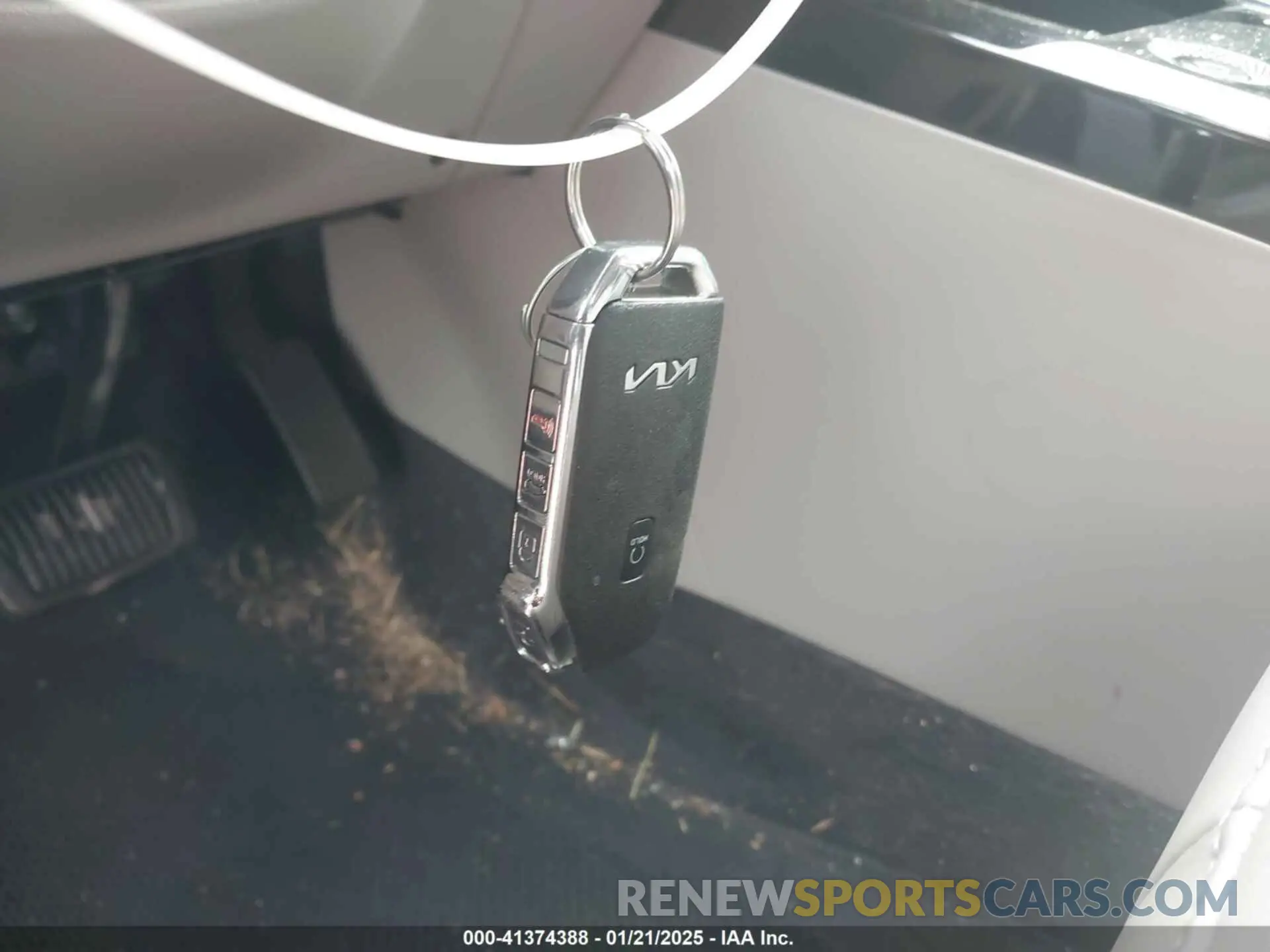 11 fotografías del automóvil dañado KNDCR3L12P5030767 KIA NIRO EV 2023
