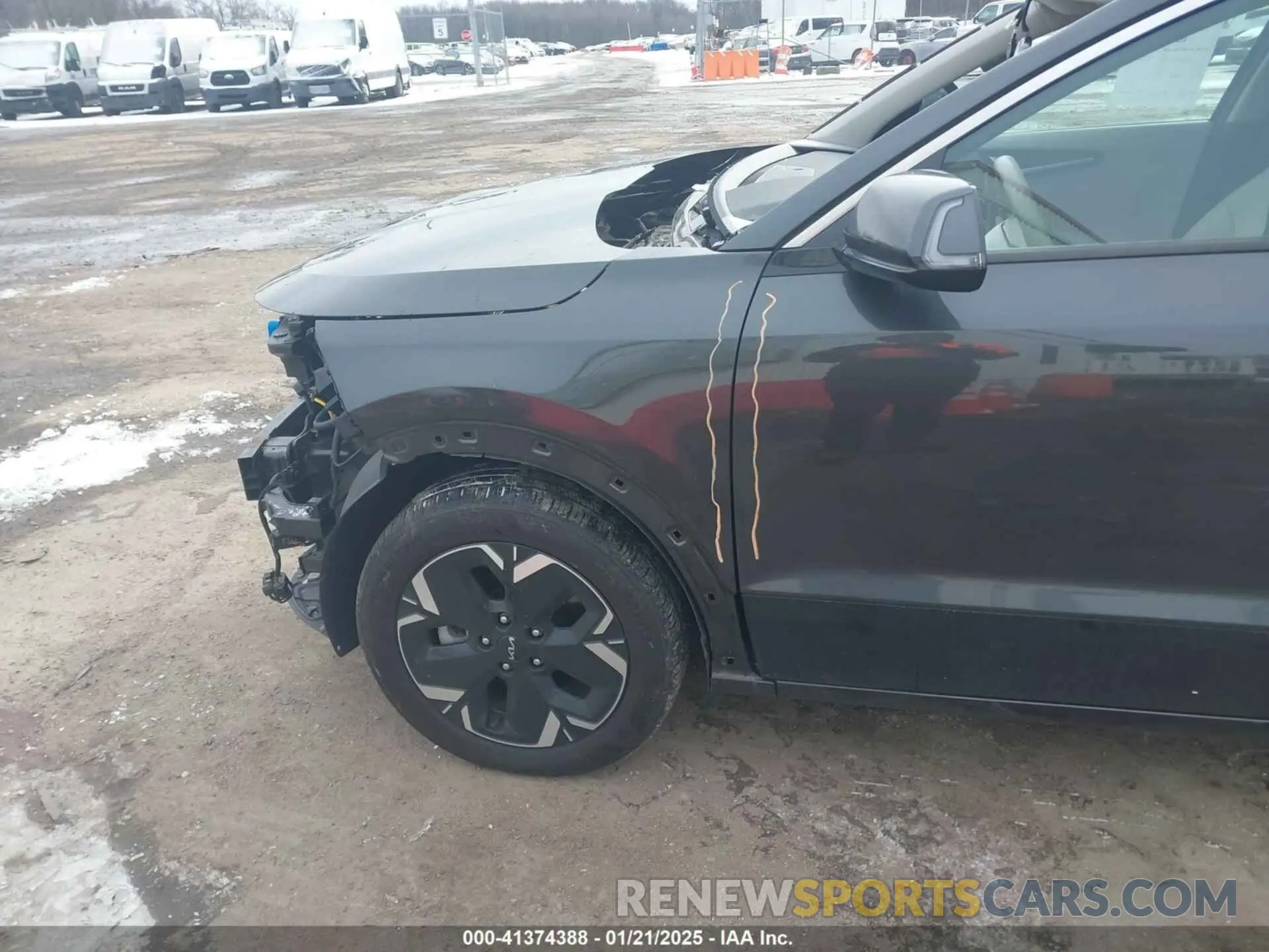 18 fotografías del automóvil dañado KNDCR3L12P5030767 KIA NIRO EV 2023