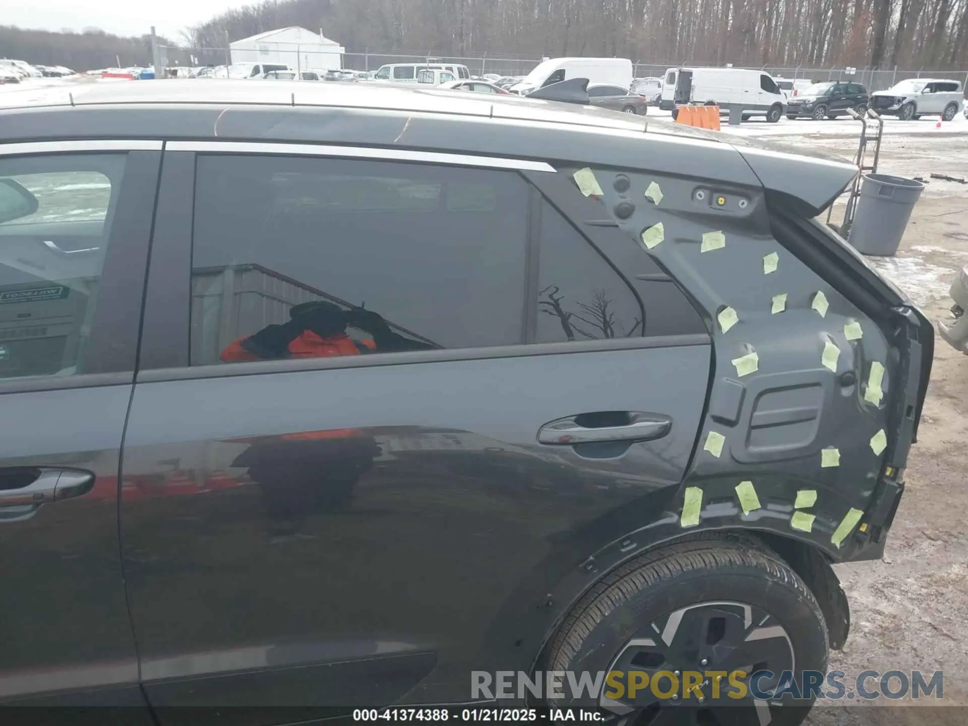 19 fotografías del automóvil dañado KNDCR3L12P5030767 KIA NIRO EV 2023