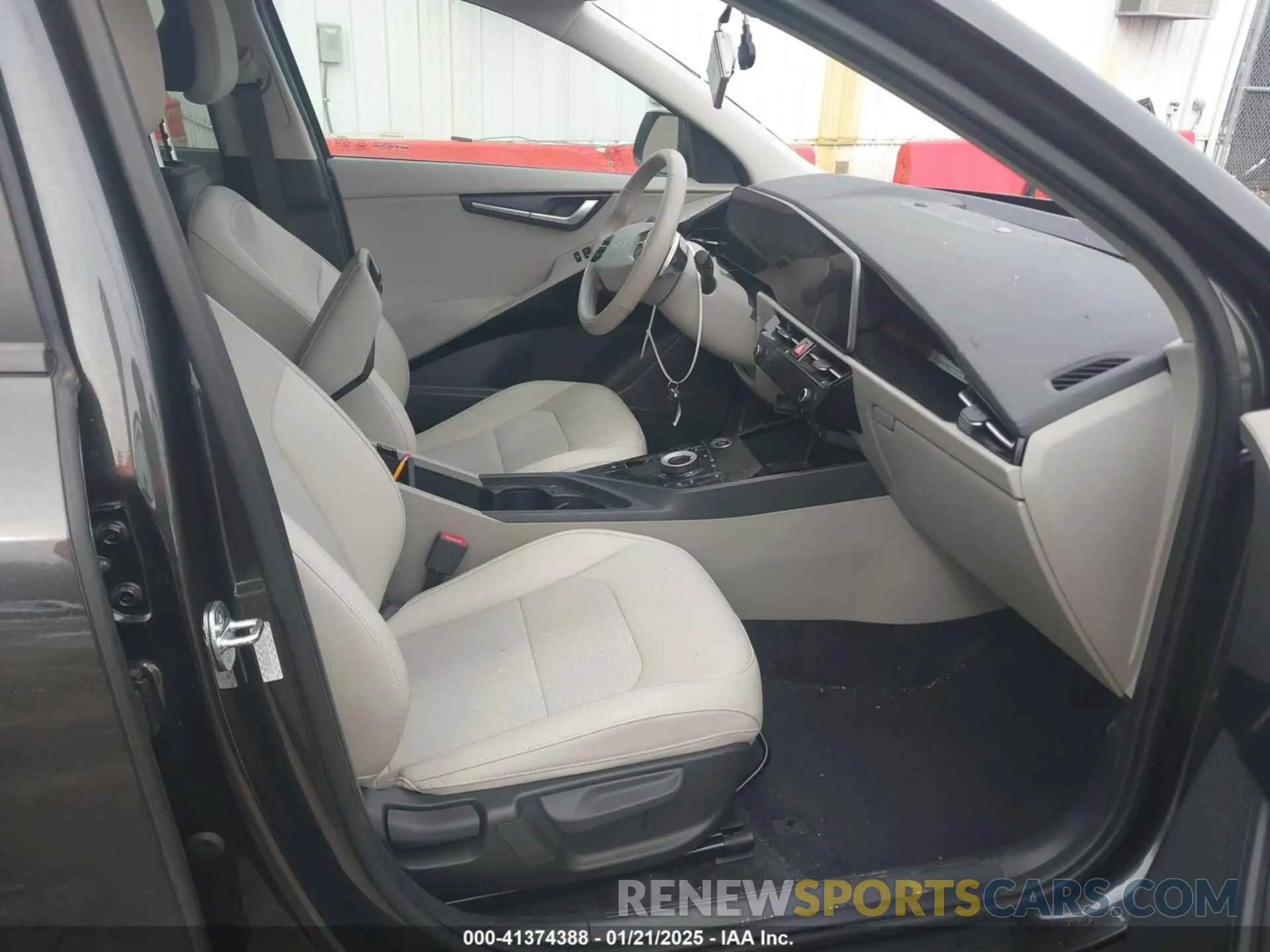 5 fotografías del automóvil dañado KNDCR3L12P5030767 KIA NIRO EV 2023