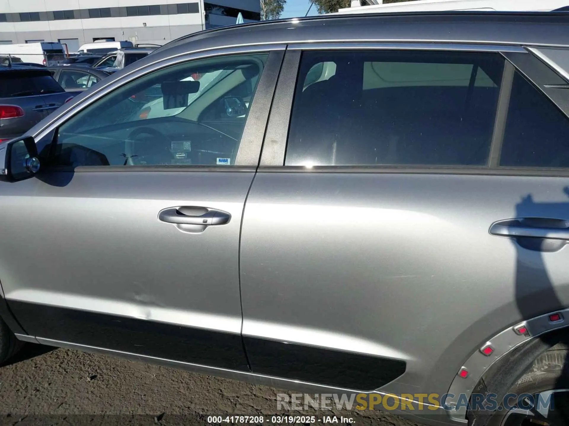 14 fotografías del automóvil dañado KNDCR3L17P5041943 KIA NIRO EV 2023