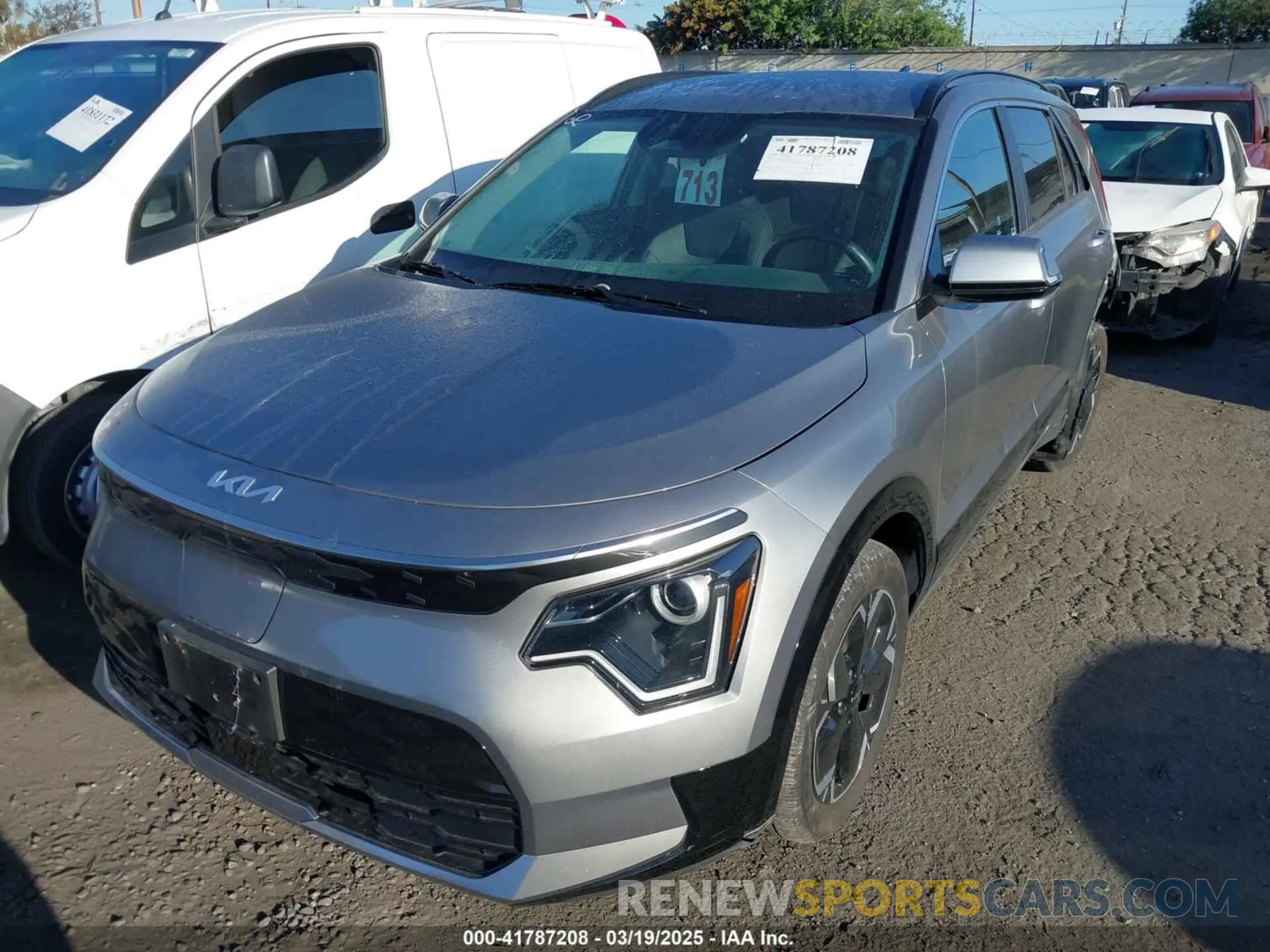 2 fotografías del automóvil dañado KNDCR3L17P5041943 KIA NIRO EV 2023
