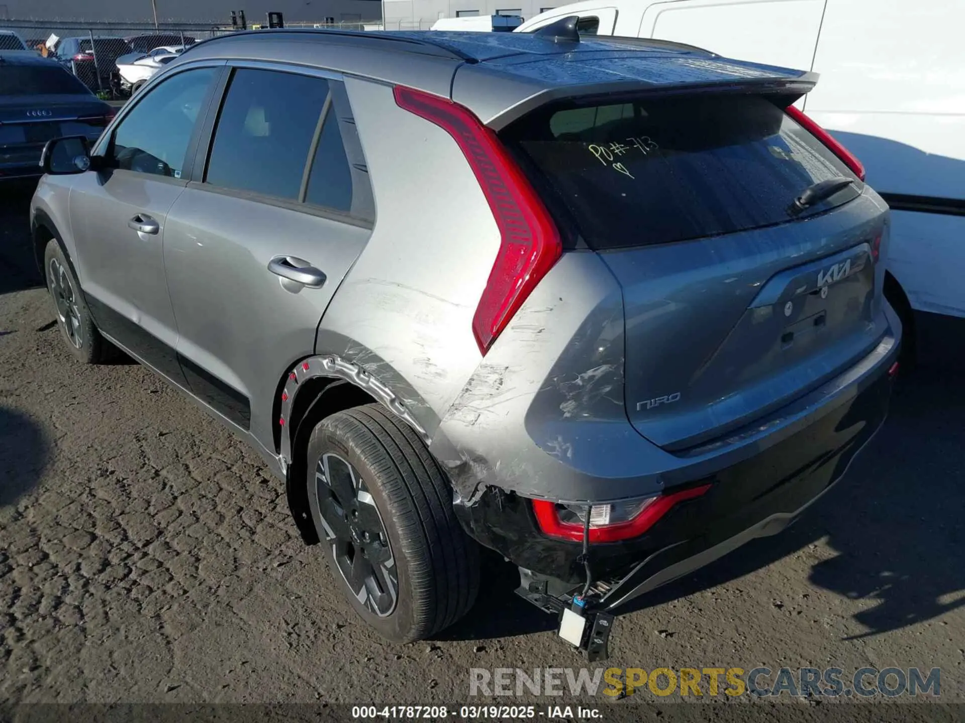 3 fotografías del automóvil dañado KNDCR3L17P5041943 KIA NIRO EV 2023