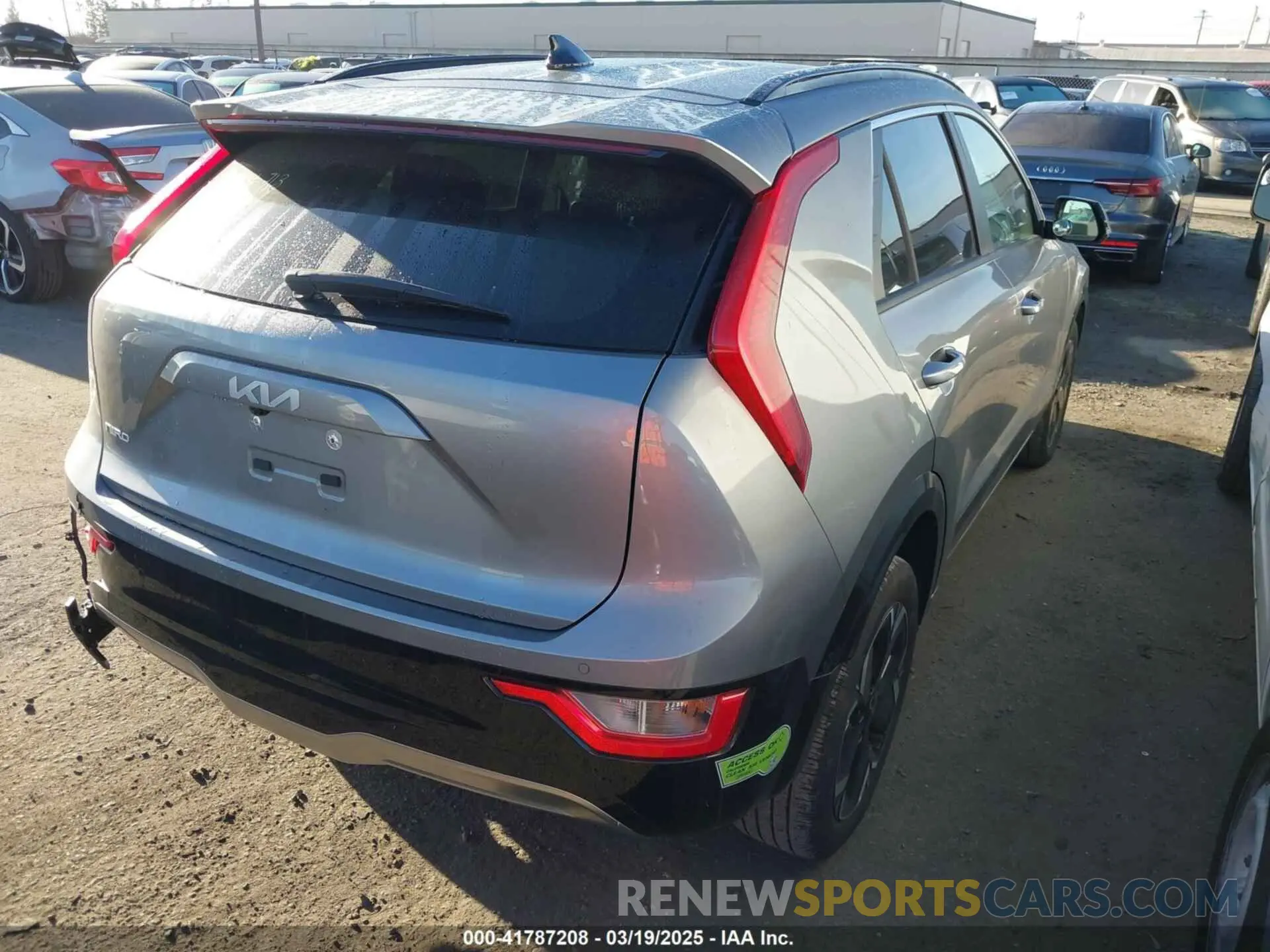 4 fotografías del automóvil dañado KNDCR3L17P5041943 KIA NIRO EV 2023