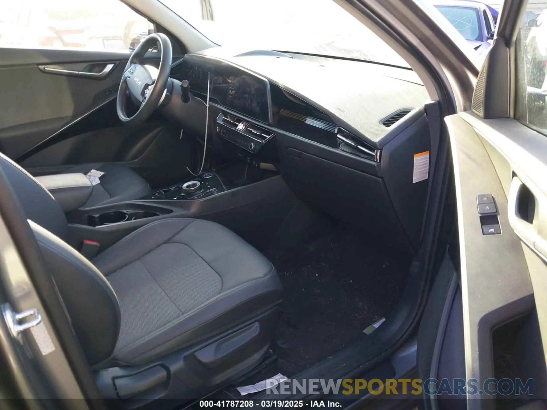 5 fotografías del automóvil dañado KNDCR3L17P5041943 KIA NIRO EV 2023