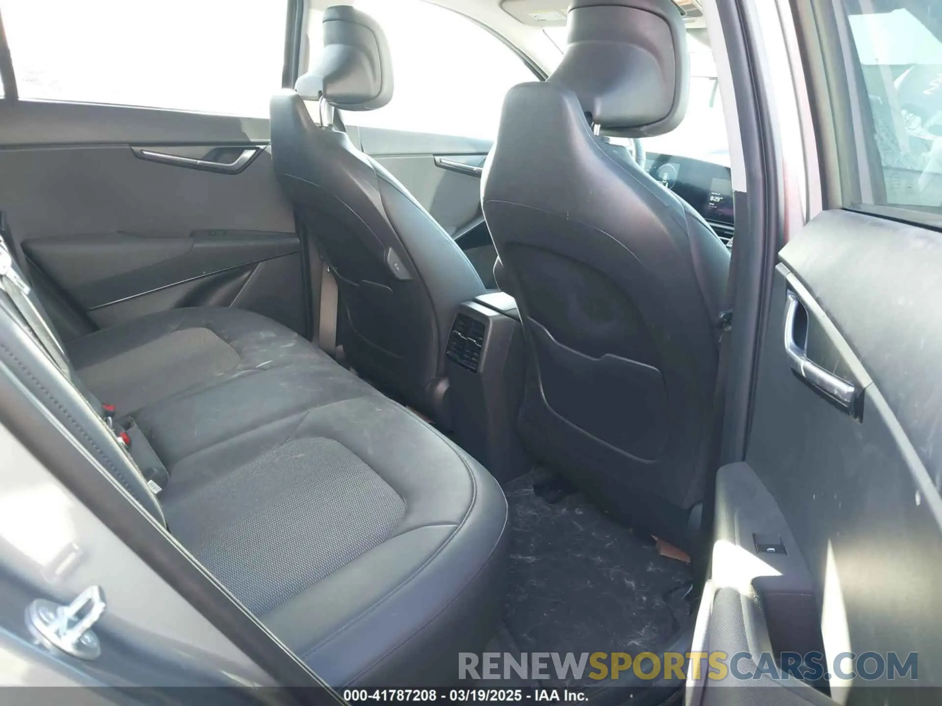 8 fotografías del automóvil dañado KNDCR3L17P5041943 KIA NIRO EV 2023