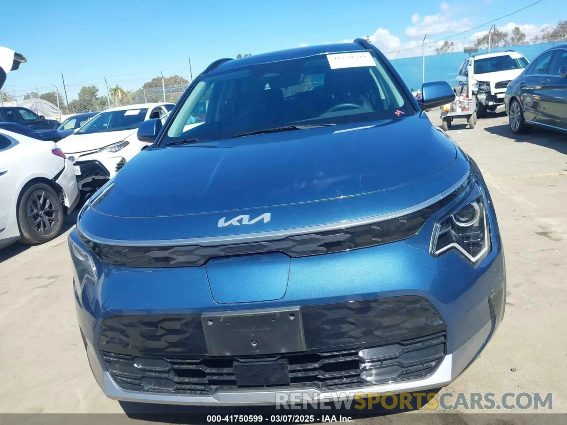 13 fotografías del automóvil dañado KNDCR3L19P5038753 KIA NIRO EV 2023