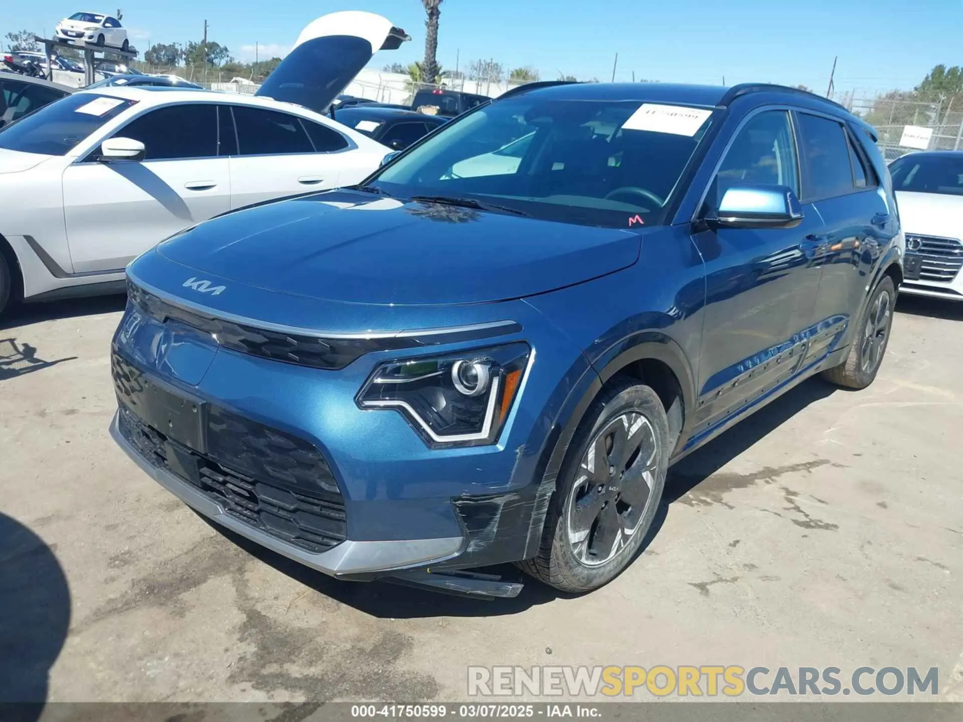 2 fotografías del automóvil dañado KNDCR3L19P5038753 KIA NIRO EV 2023