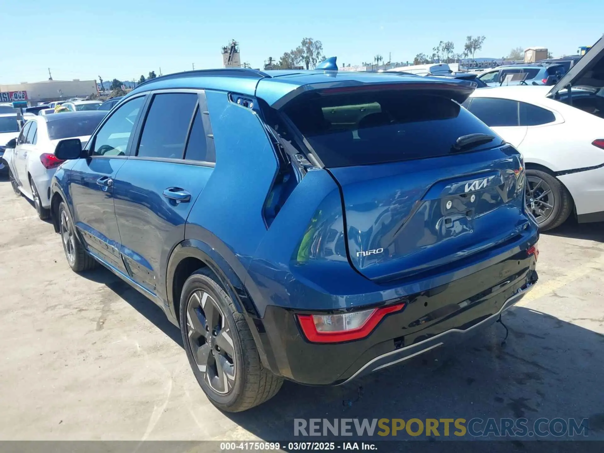 3 fotografías del automóvil dañado KNDCR3L19P5038753 KIA NIRO EV 2023