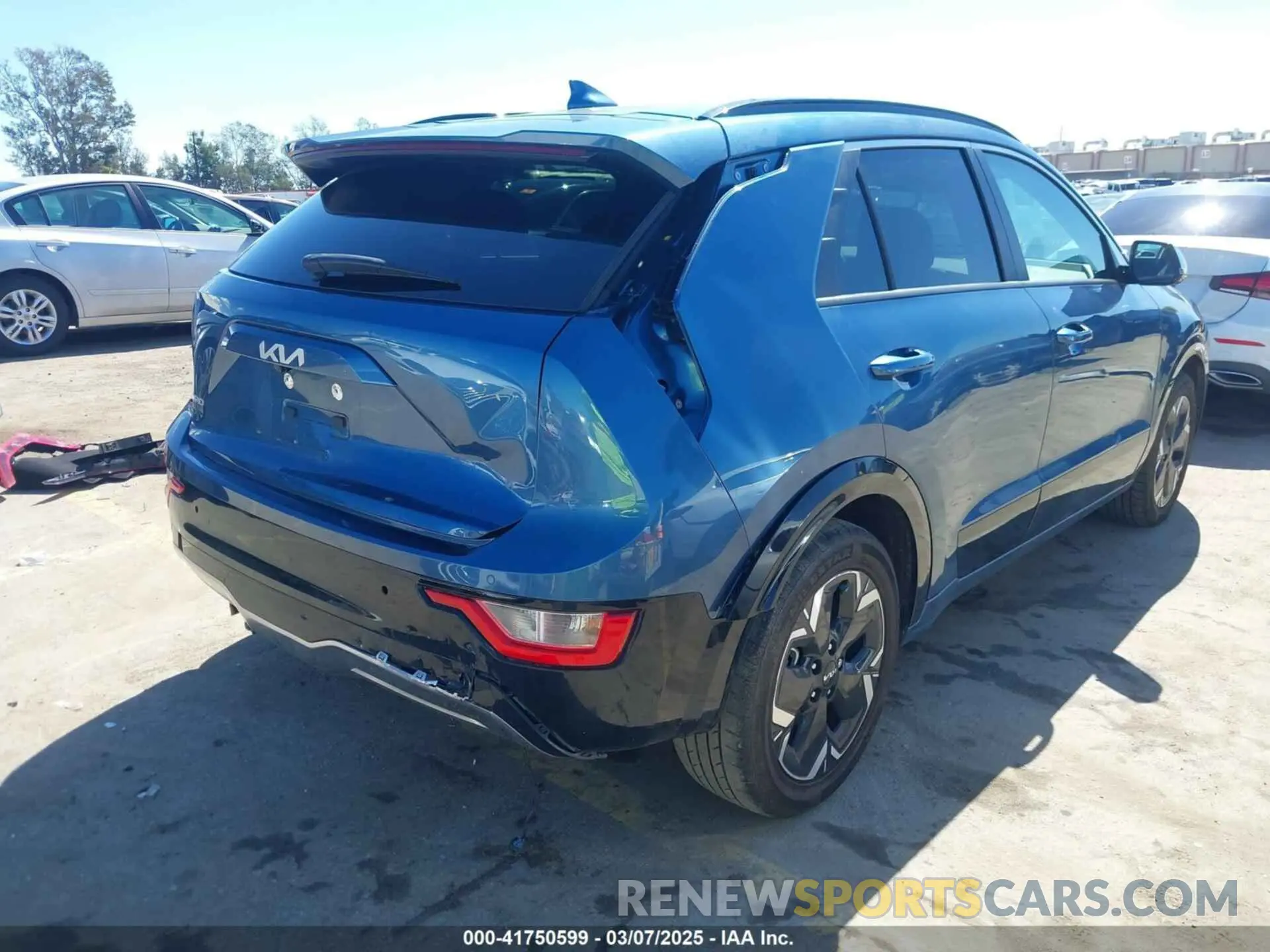 4 fotografías del automóvil dañado KNDCR3L19P5038753 KIA NIRO EV 2023