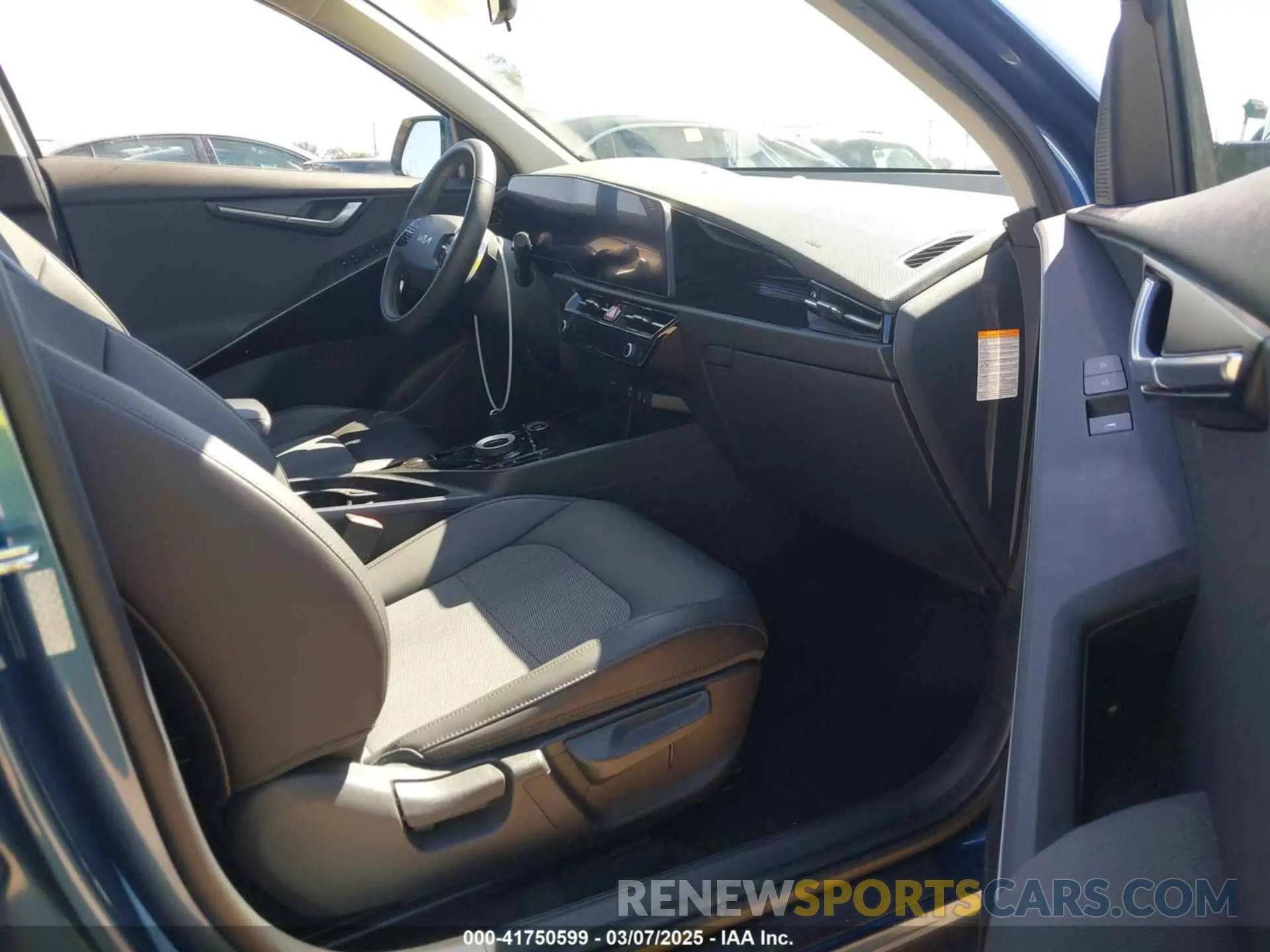 5 fotografías del automóvil dañado KNDCR3L19P5038753 KIA NIRO EV 2023