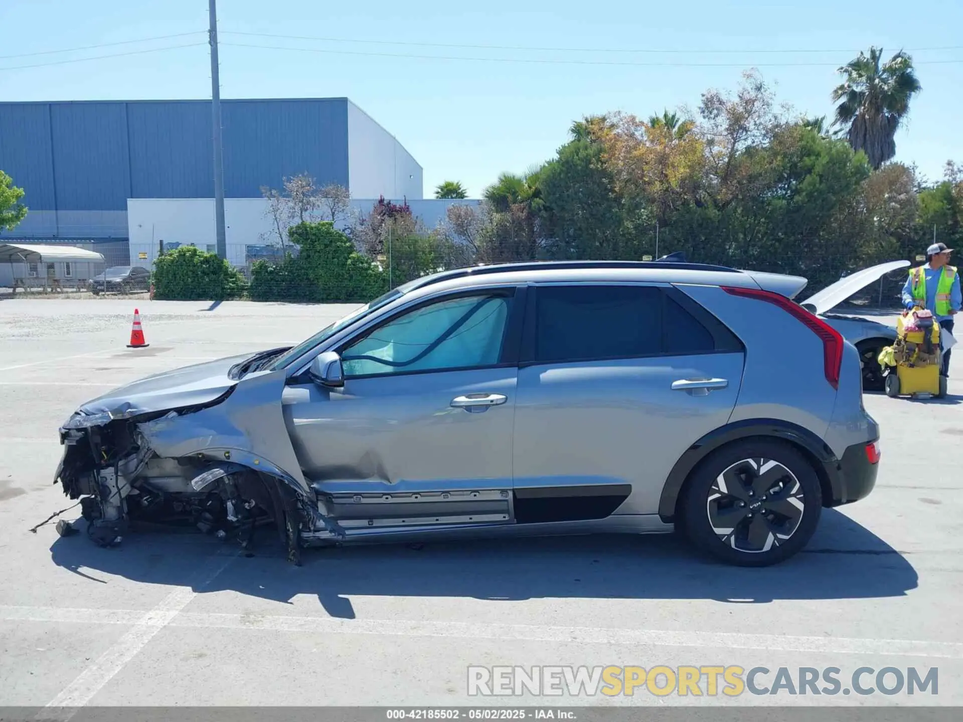 14 fotografías del automóvil dañado KNDCR3L13R5082380 KIA NIRO EV 2024