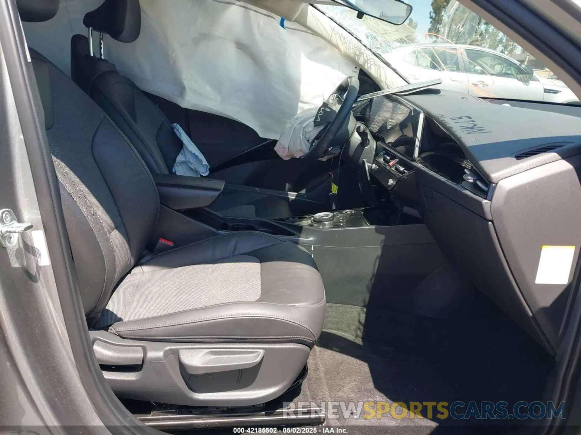 5 fotografías del automóvil dañado KNDCR3L13R5082380 KIA NIRO EV 2024