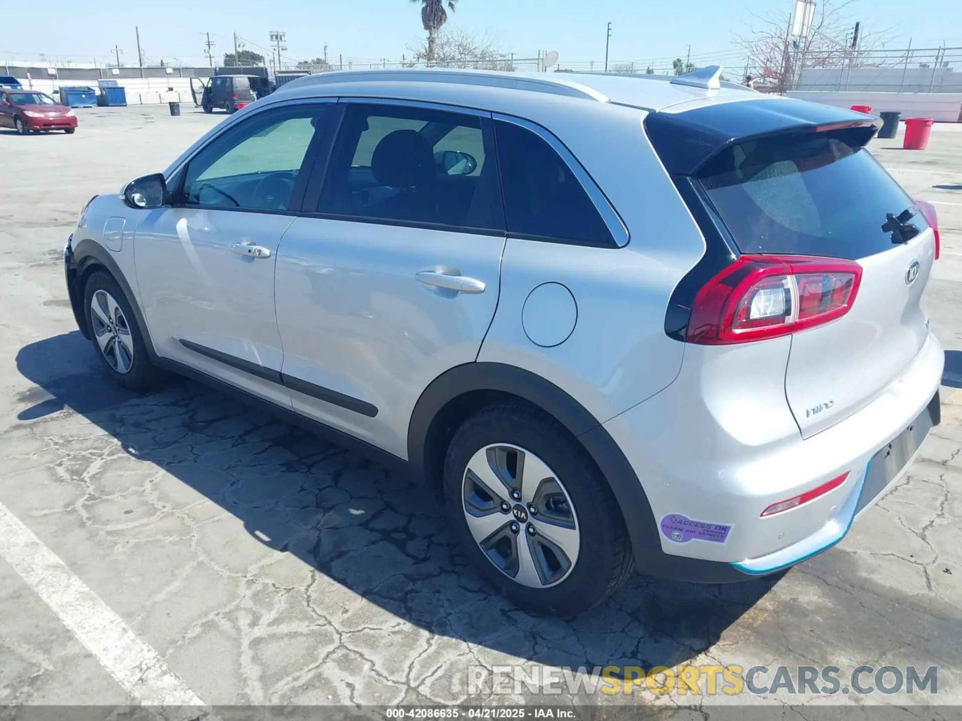 3 fotografías del automóvil dañado KNDCC3LD8K5315199 KIA NIRO PLUG-IN HYBRID 2019
