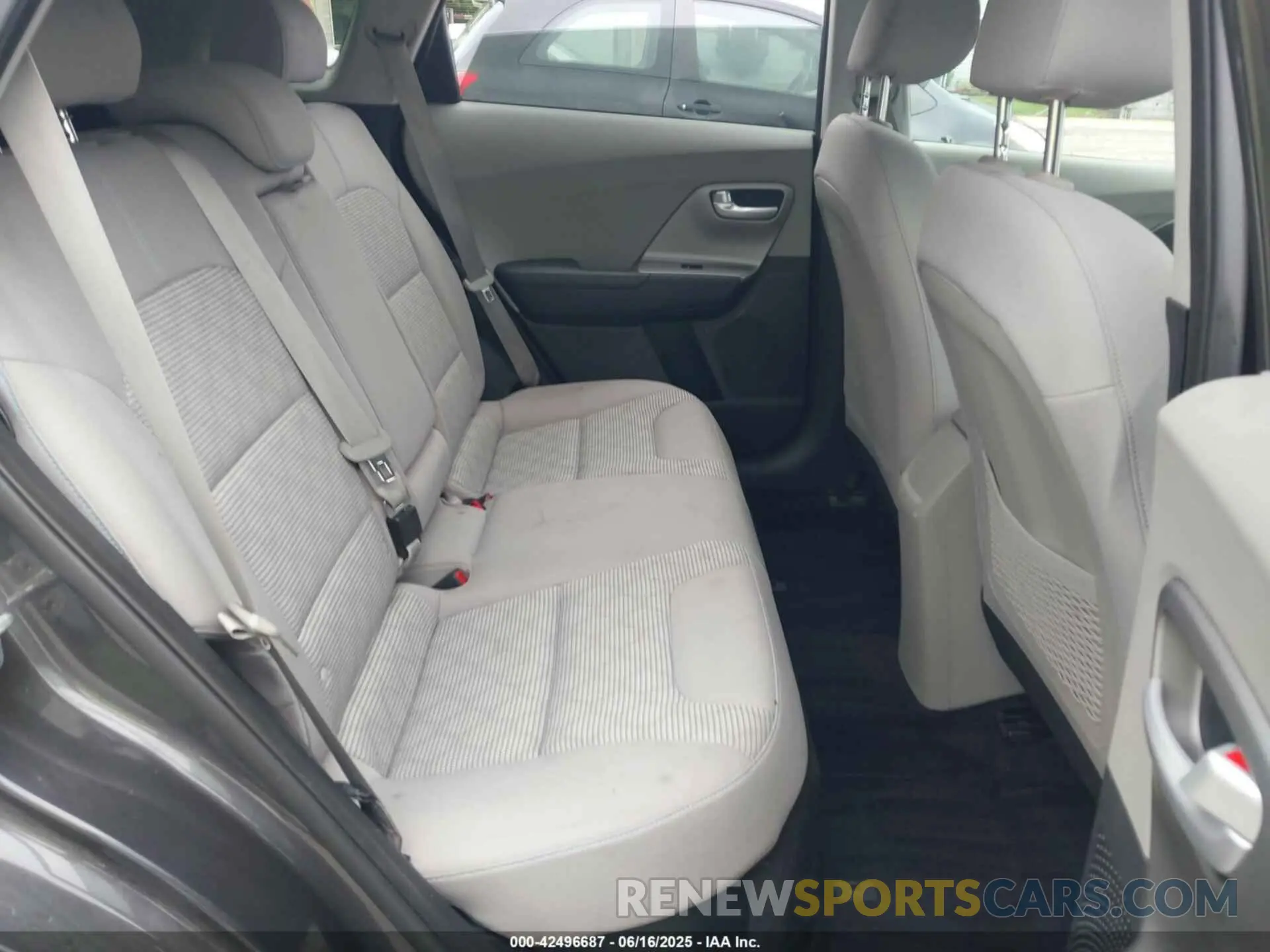 8 fotografías del automóvil dañado KNDCM3LD1K5266201 KIA NIRO PLUG-IN HYBRID 2019