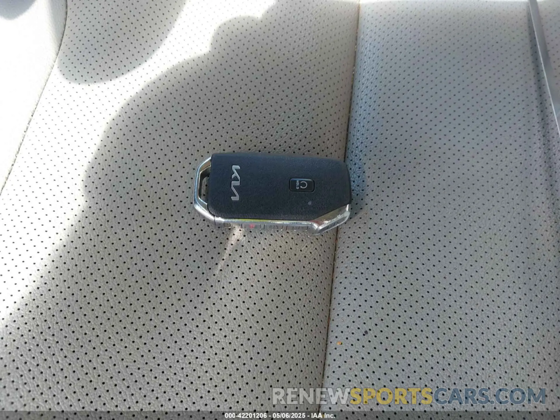 11 fotografías del automóvil dañado KNDCC3LD9N5504948 KIA NIRO PLUG-IN HYBRID 2022