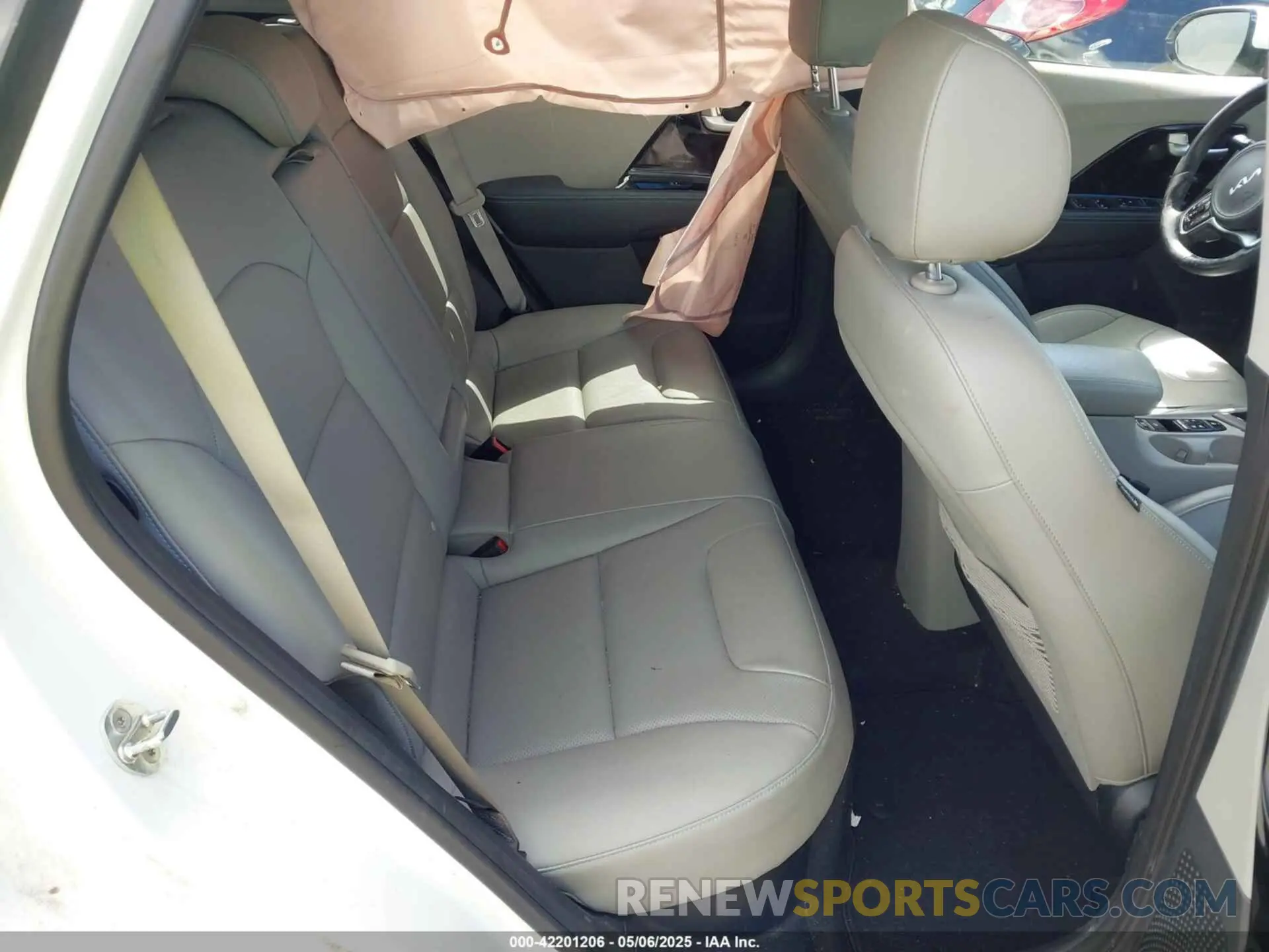 8 fotografías del automóvil dañado KNDCC3LD9N5504948 KIA NIRO PLUG-IN HYBRID 2022