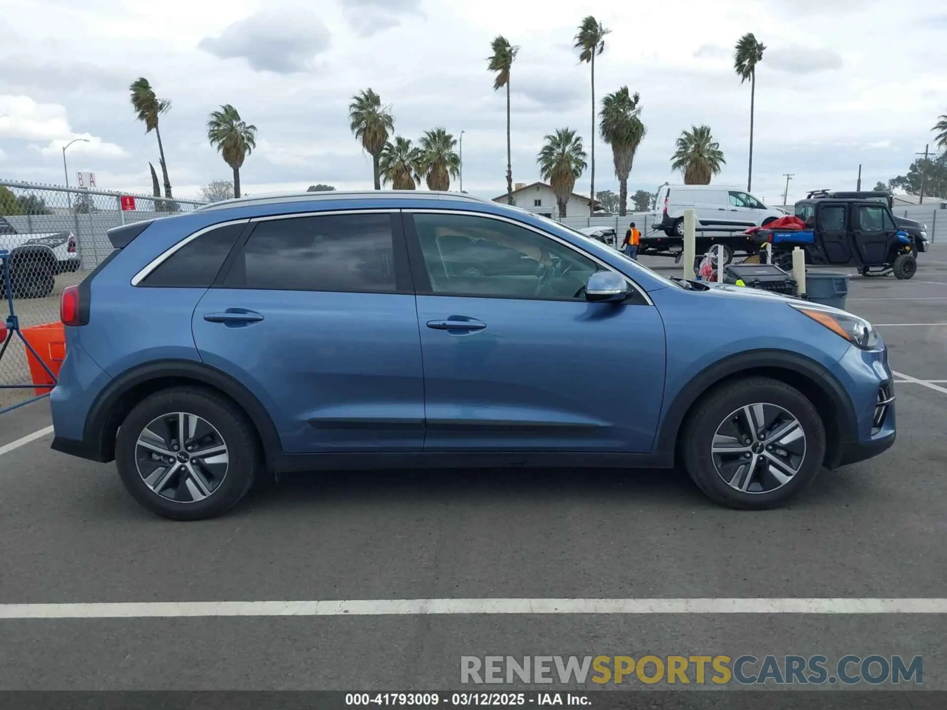 13 fotografías del automóvil dañado KNDCD3LD3N5520866 KIA NIRO PLUG-IN HYBRID 2022