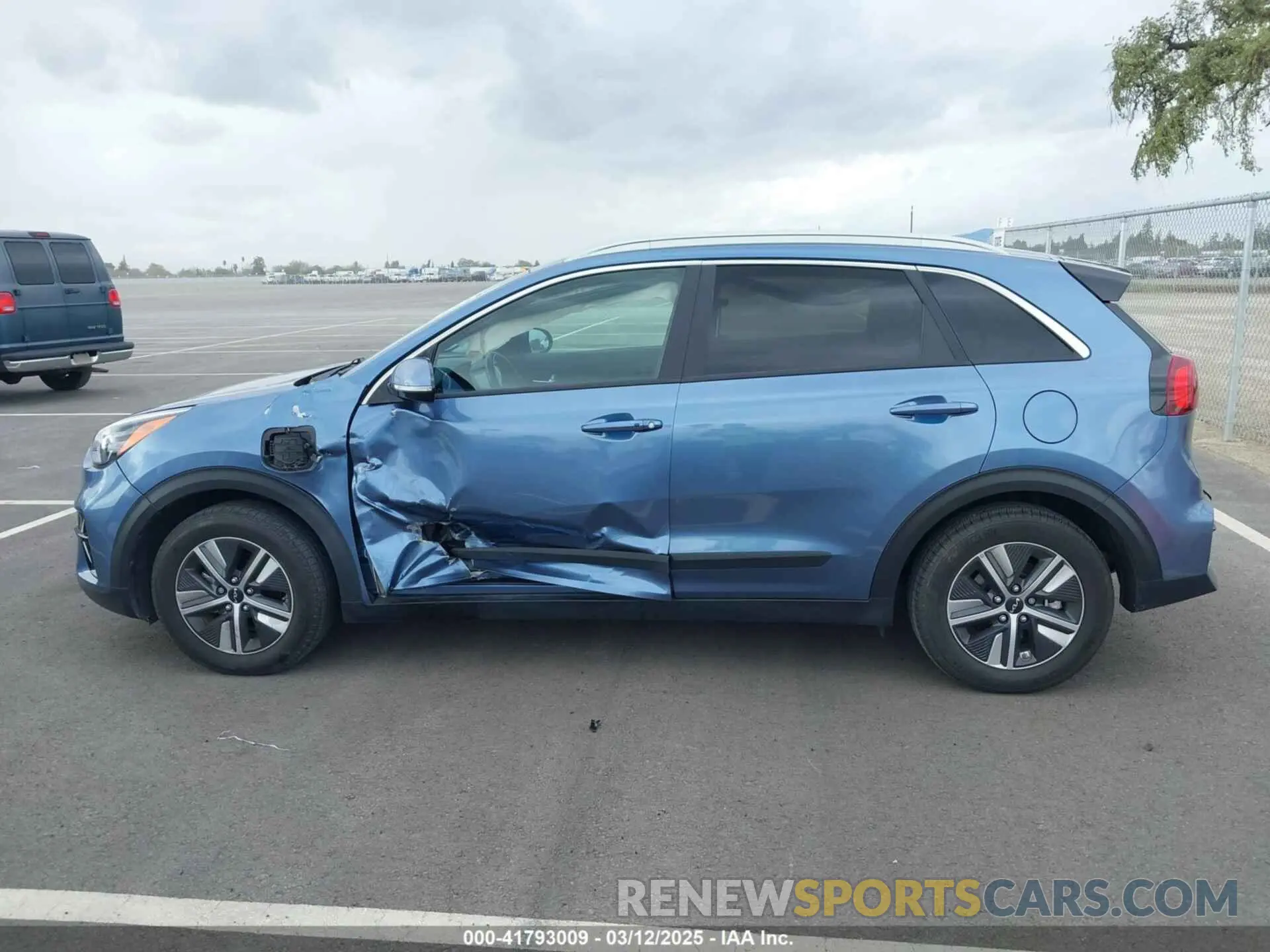 14 fotografías del automóvil dañado KNDCD3LD3N5520866 KIA NIRO PLUG-IN HYBRID 2022