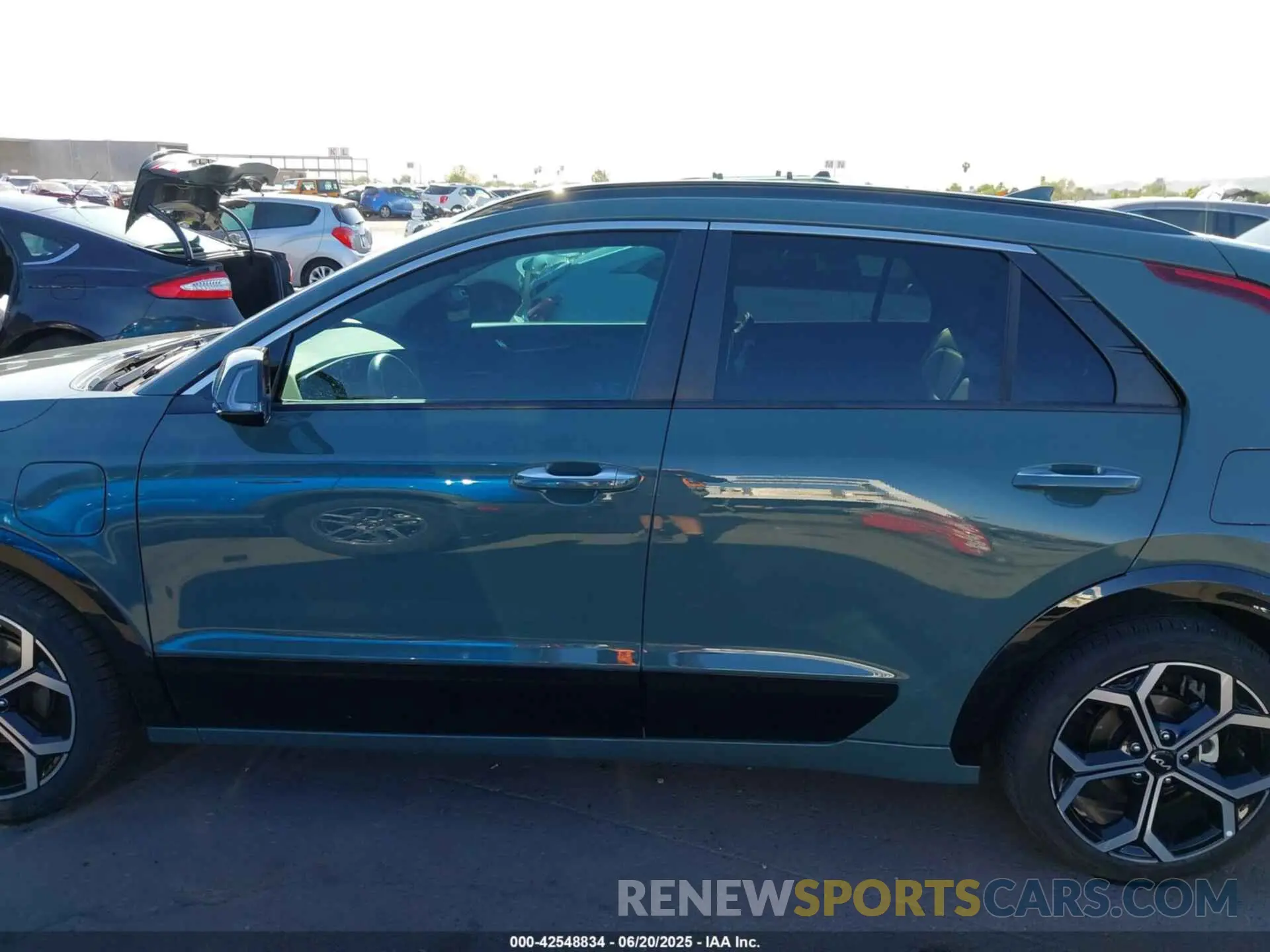14 fotografías del automóvil dañado KNDCR3LF9P5056696 KIA NIRO PLUG-IN HYBRID 2023