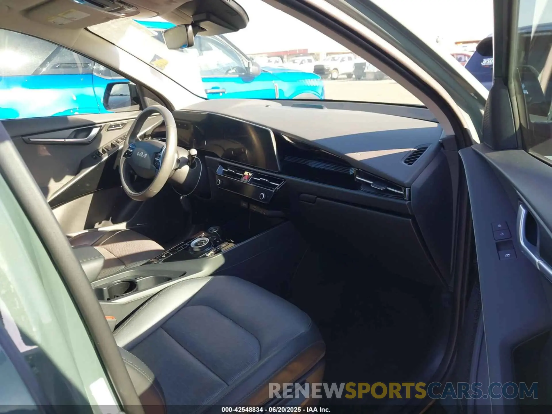 5 fotografías del automóvil dañado KNDCR3LF9P5056696 KIA NIRO PLUG-IN HYBRID 2023
