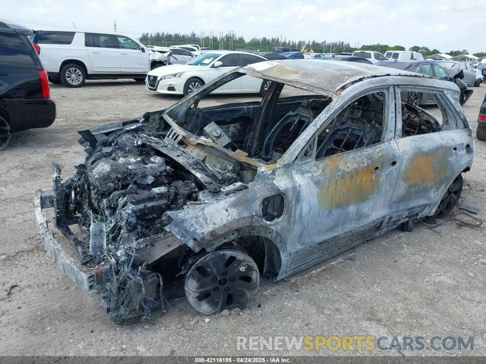2 fotografías del automóvil dañado KNDCS3LF3R5124238 KIA NIRO PLUG-IN HYBRID 2024