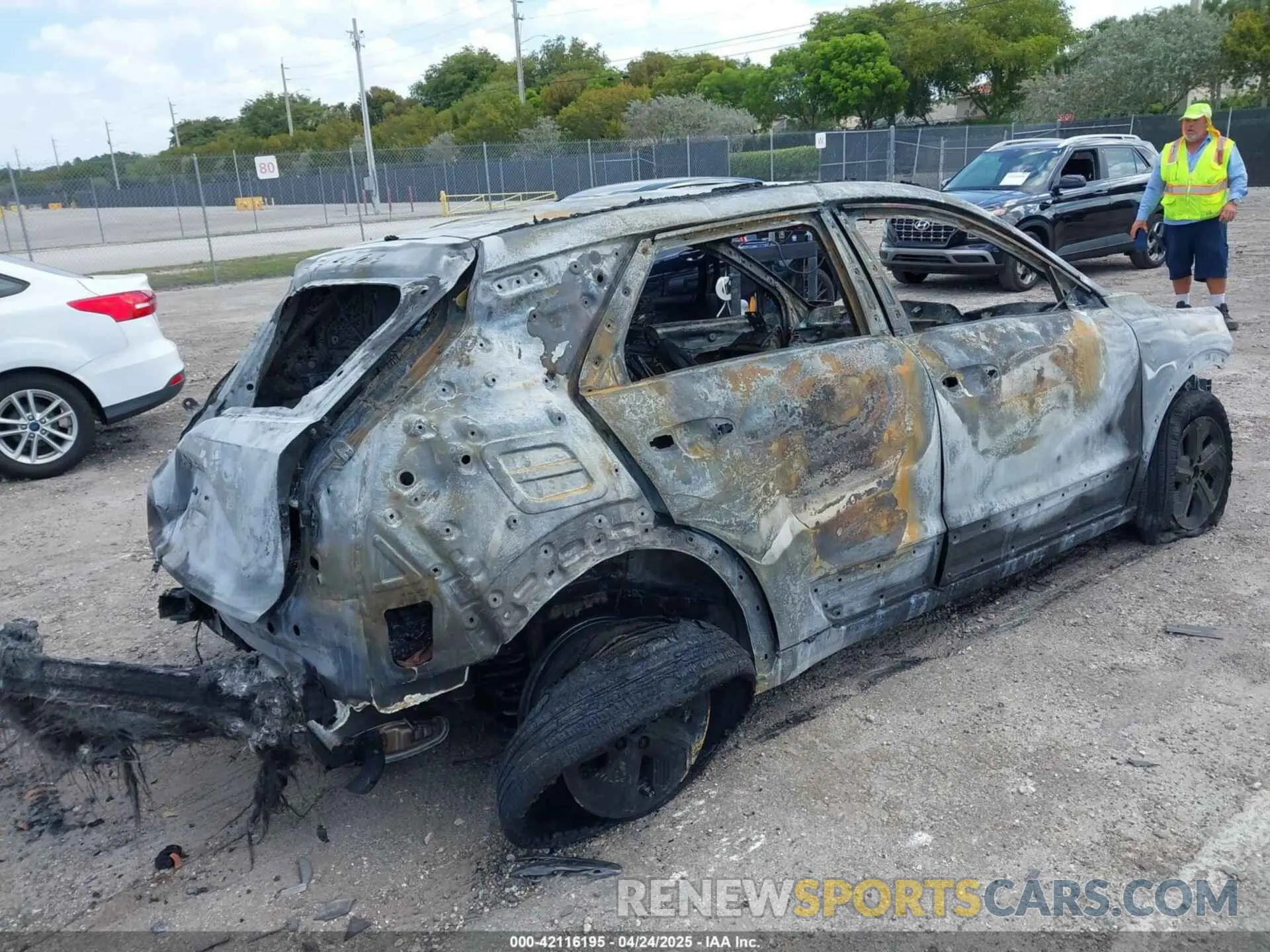 4 fotografías del automóvil dañado KNDCS3LF3R5124238 KIA NIRO PLUG-IN HYBRID 2024