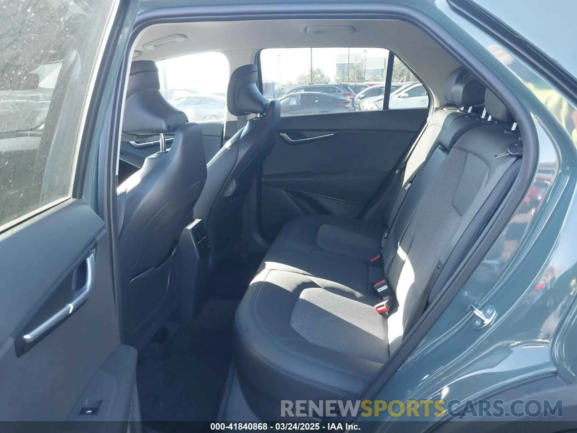 8 fotografías del automóvil dañado KNDCS3LF8R5171202 KIA NIRO PLUG-IN HYBRID 2024