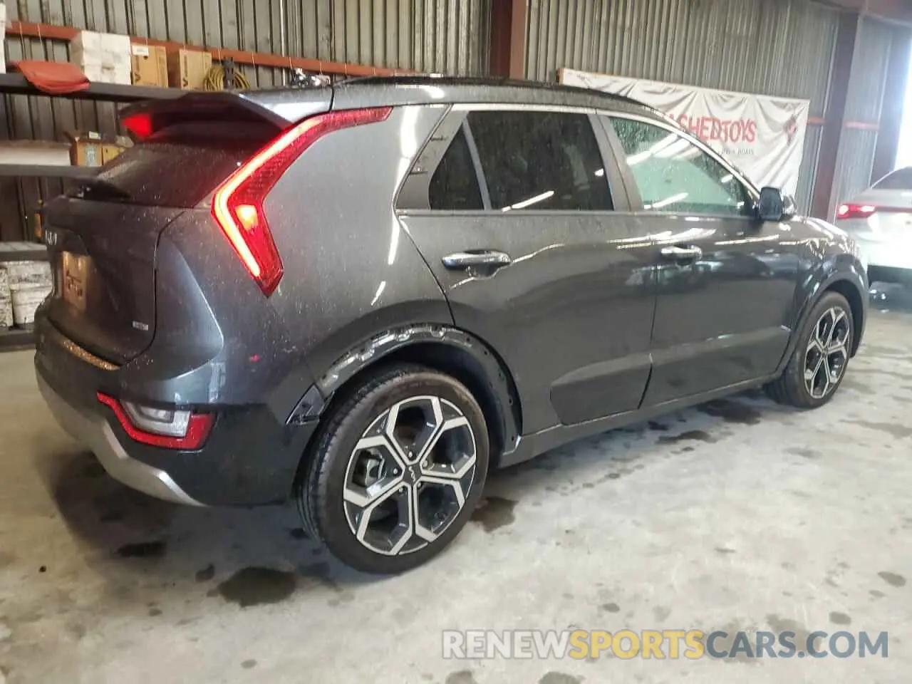 3 fotografías del automóvil dañado KNDCT3LE3P5050630 KIA NIRO SX 2023